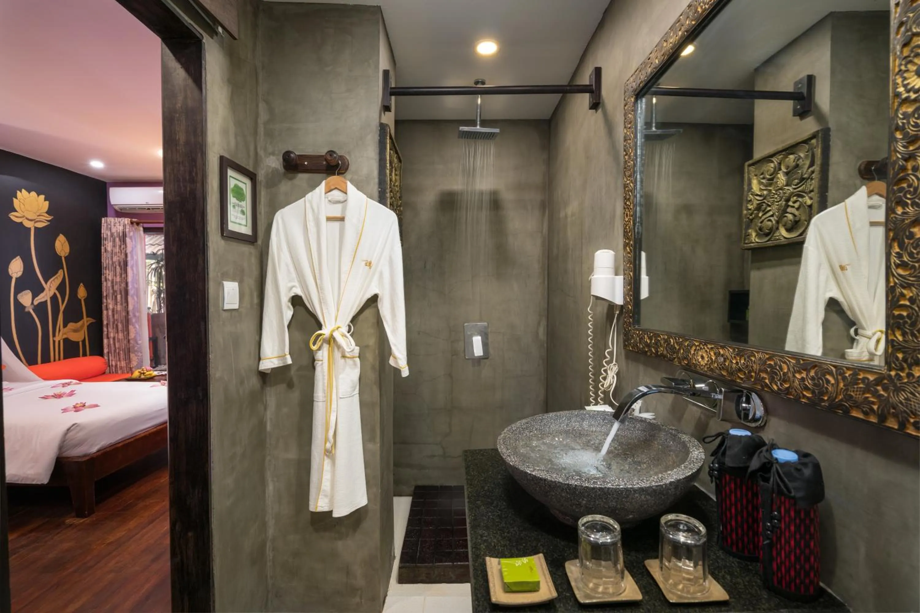 Bathroom in Golden Temple Hotel