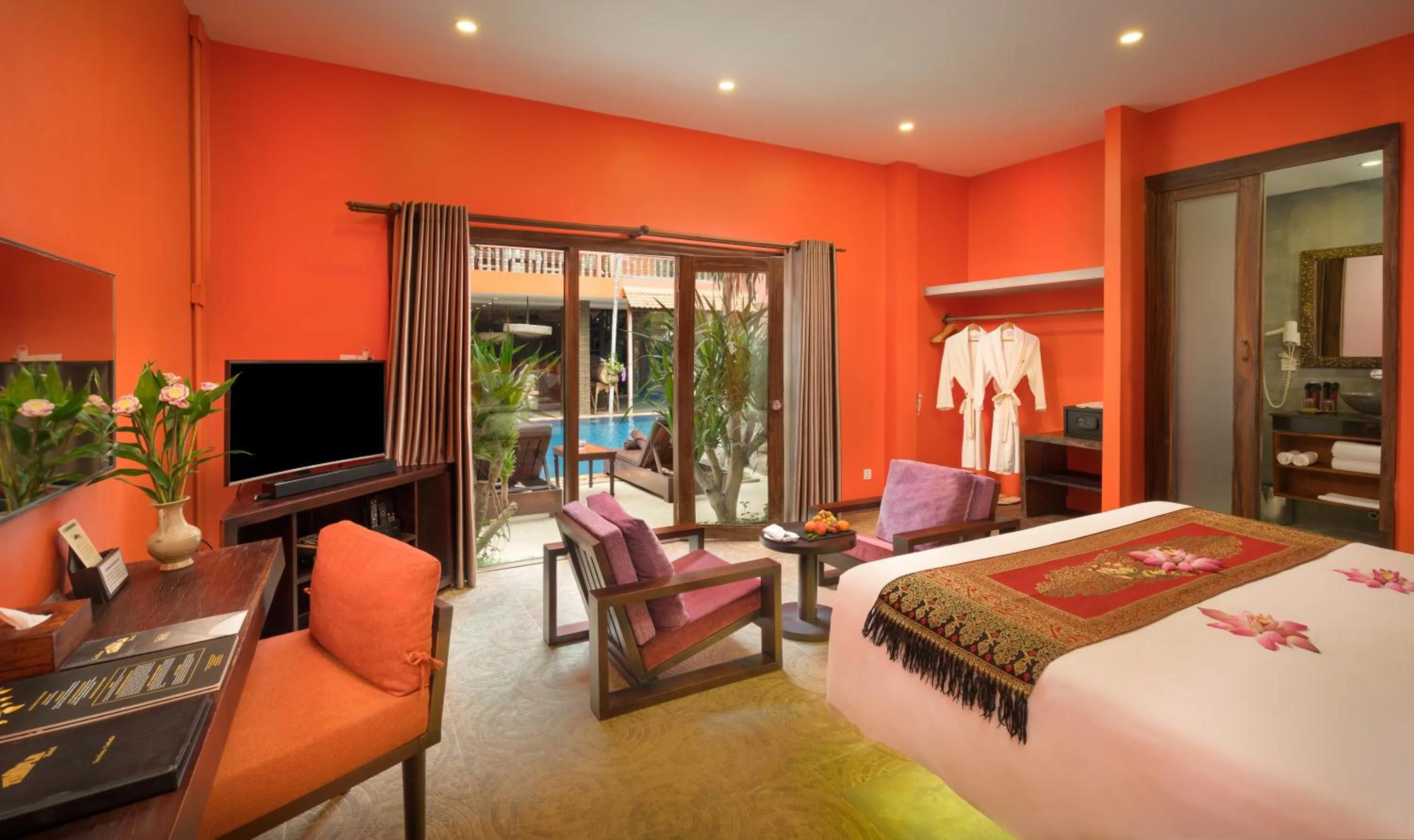 Bedroom, Bed in Golden Temple Hotel