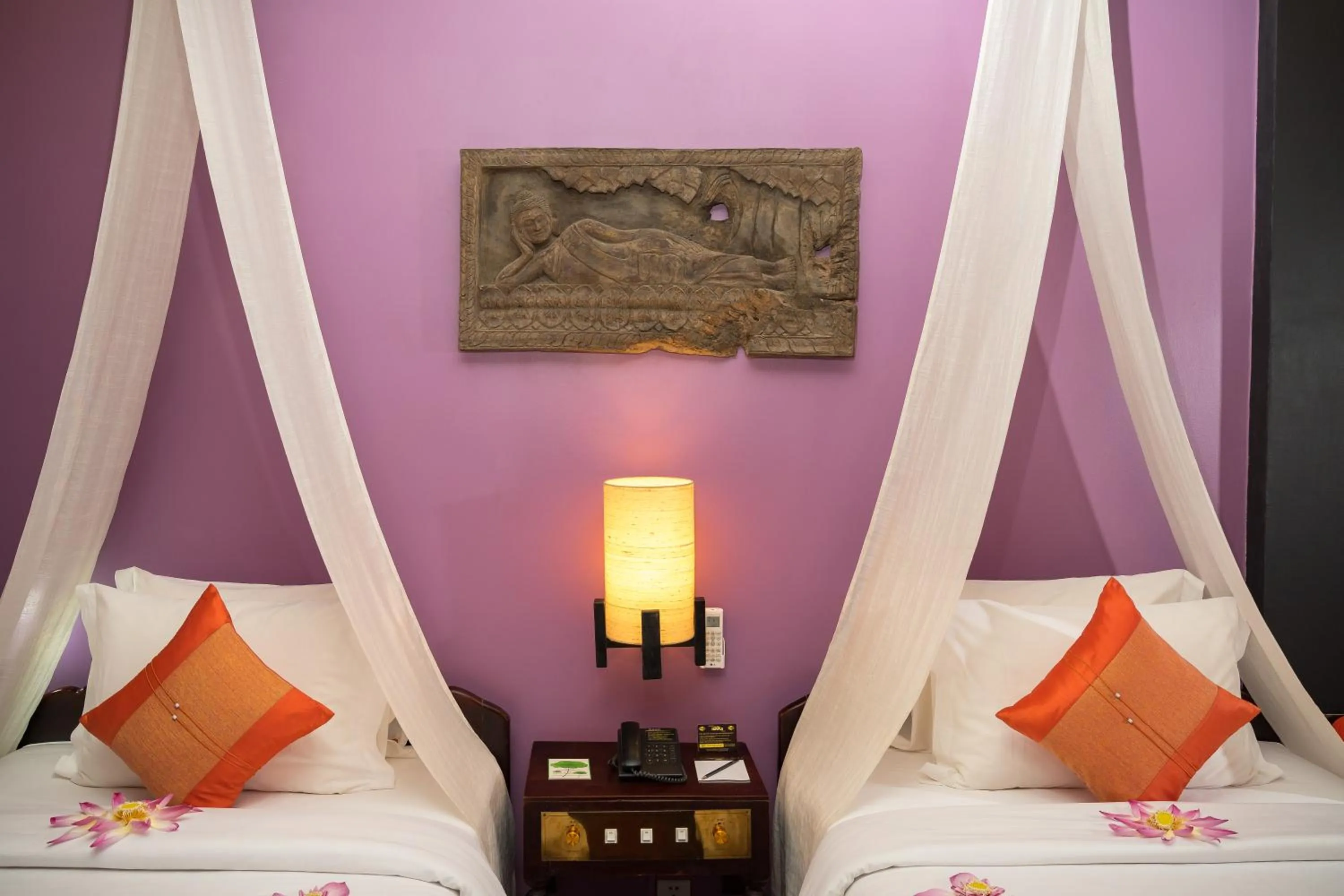 Bedroom, Bed in Golden Temple Hotel