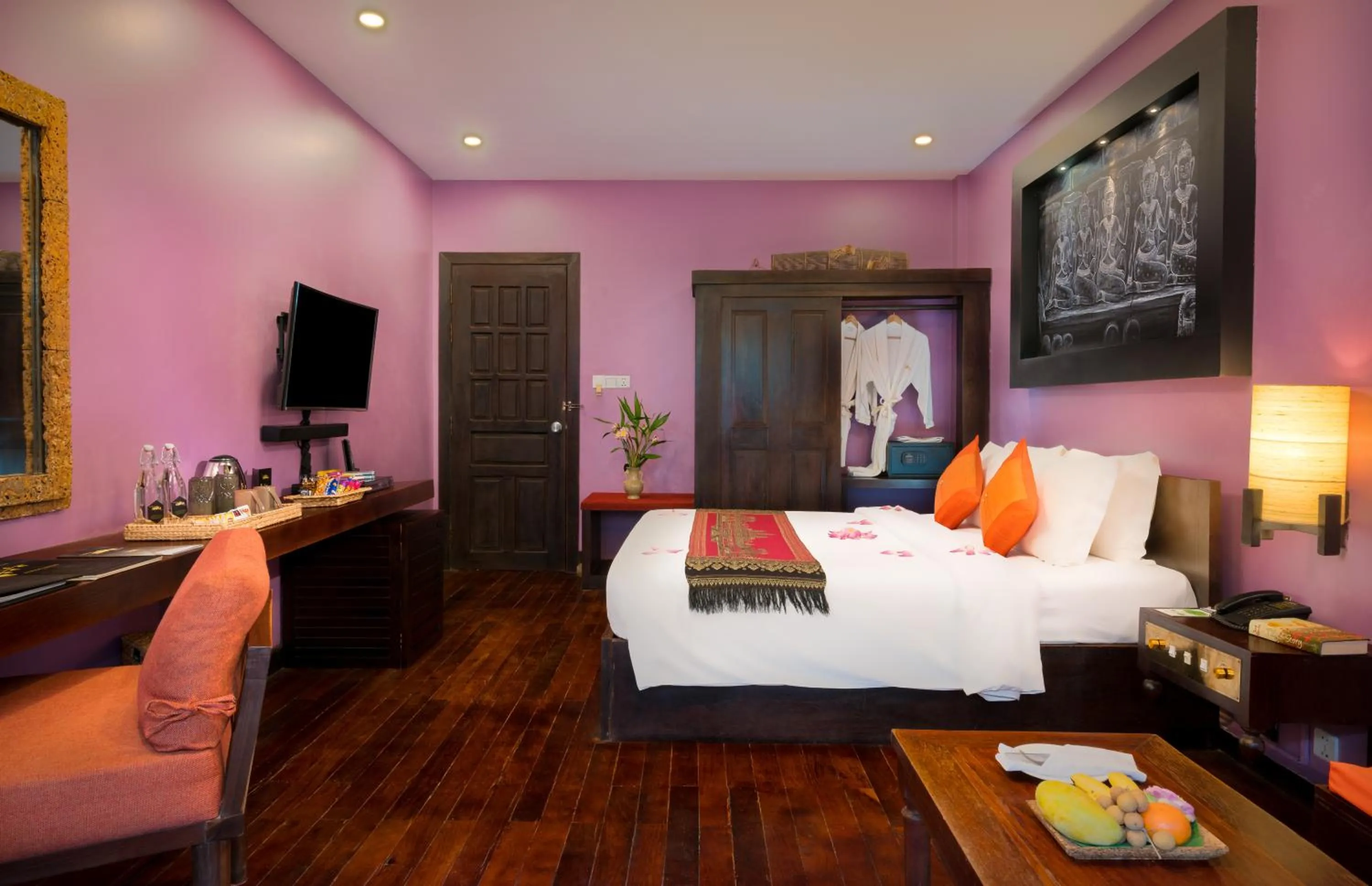 Bedroom, Bed in Golden Temple Hotel