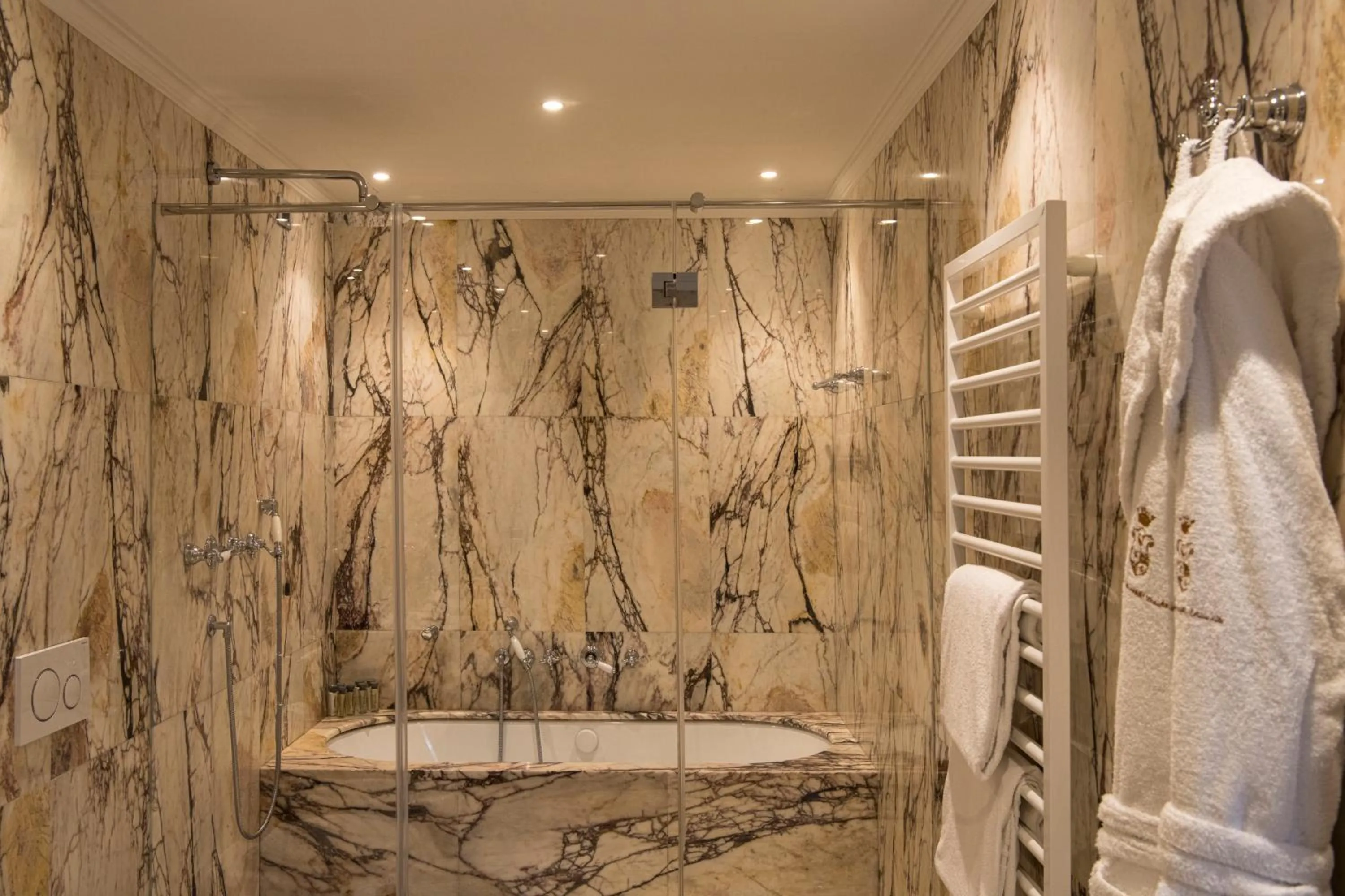 Bath in Hotel Nani Mocenigo Palace