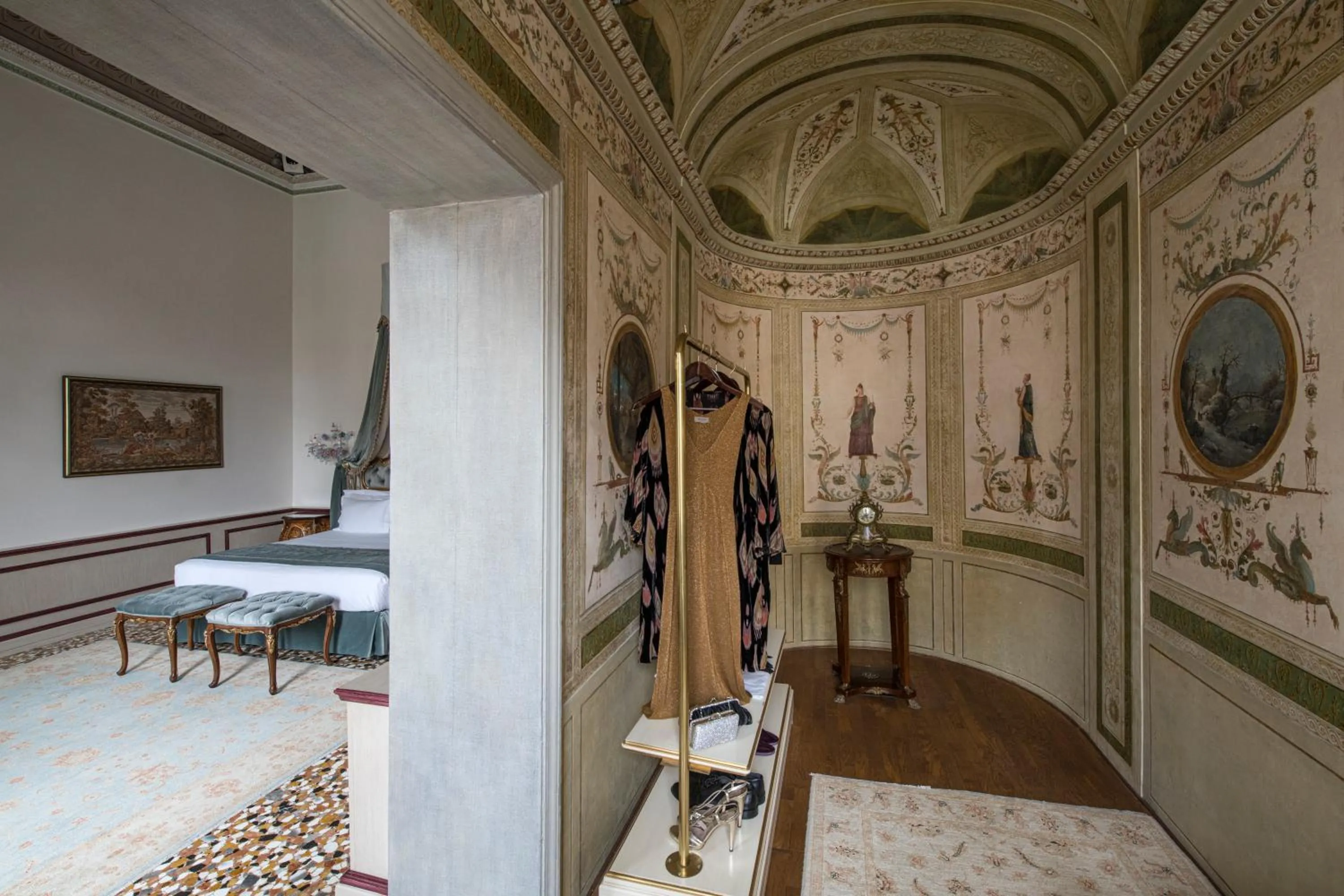 Photo of the whole room, Bed in Hotel Nani Mocenigo Palace