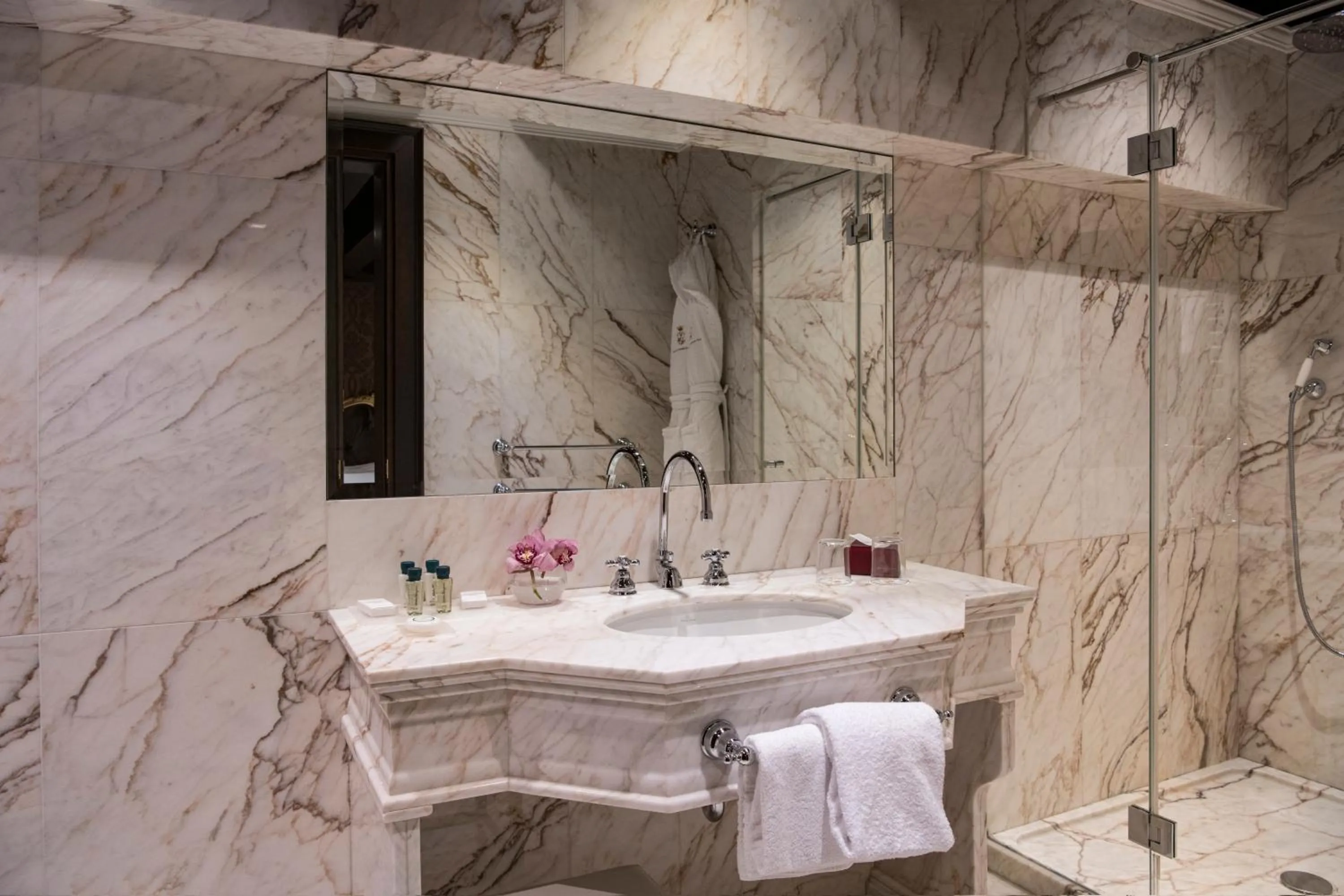 Bathroom in Hotel Nani Mocenigo Palace