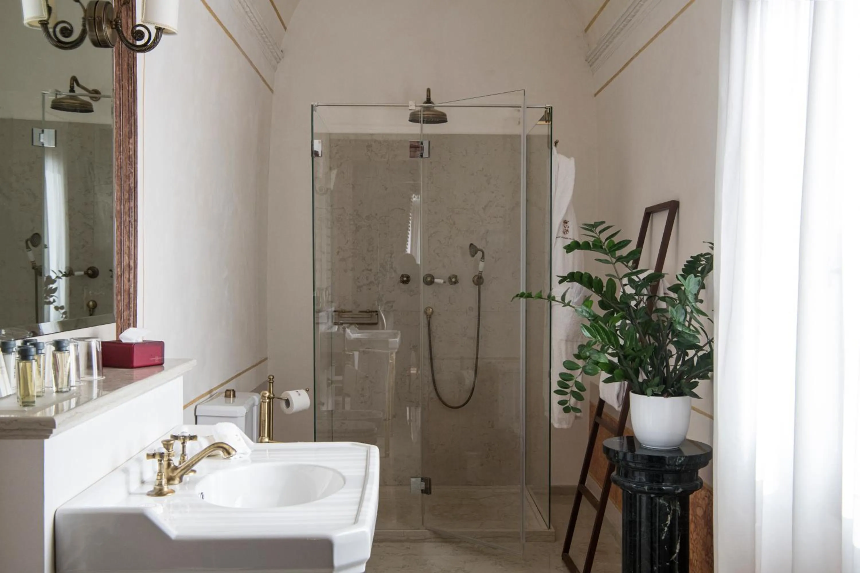 Shower in Hotel Nani Mocenigo Palace