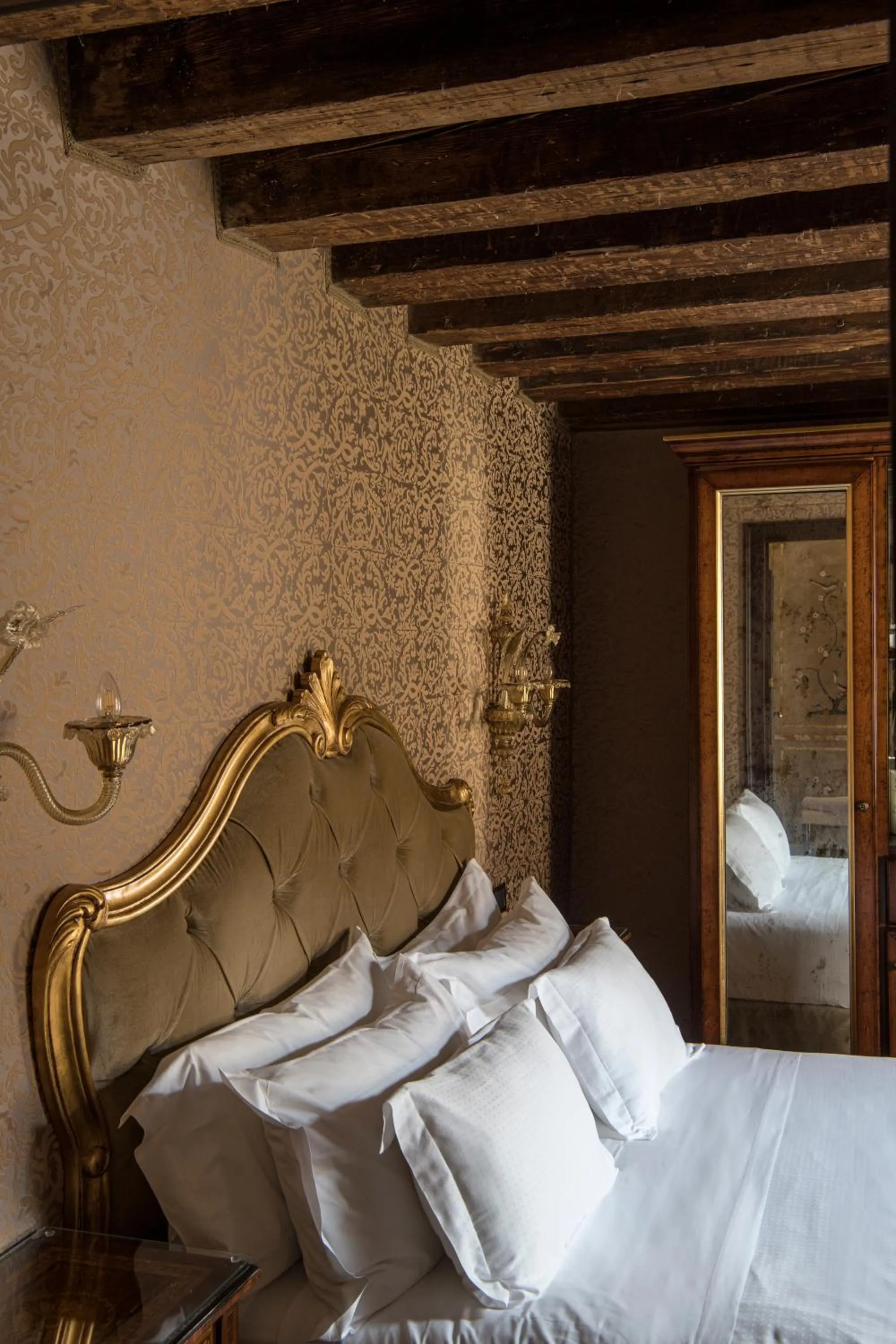 Bed in Hotel Nani Mocenigo Palace