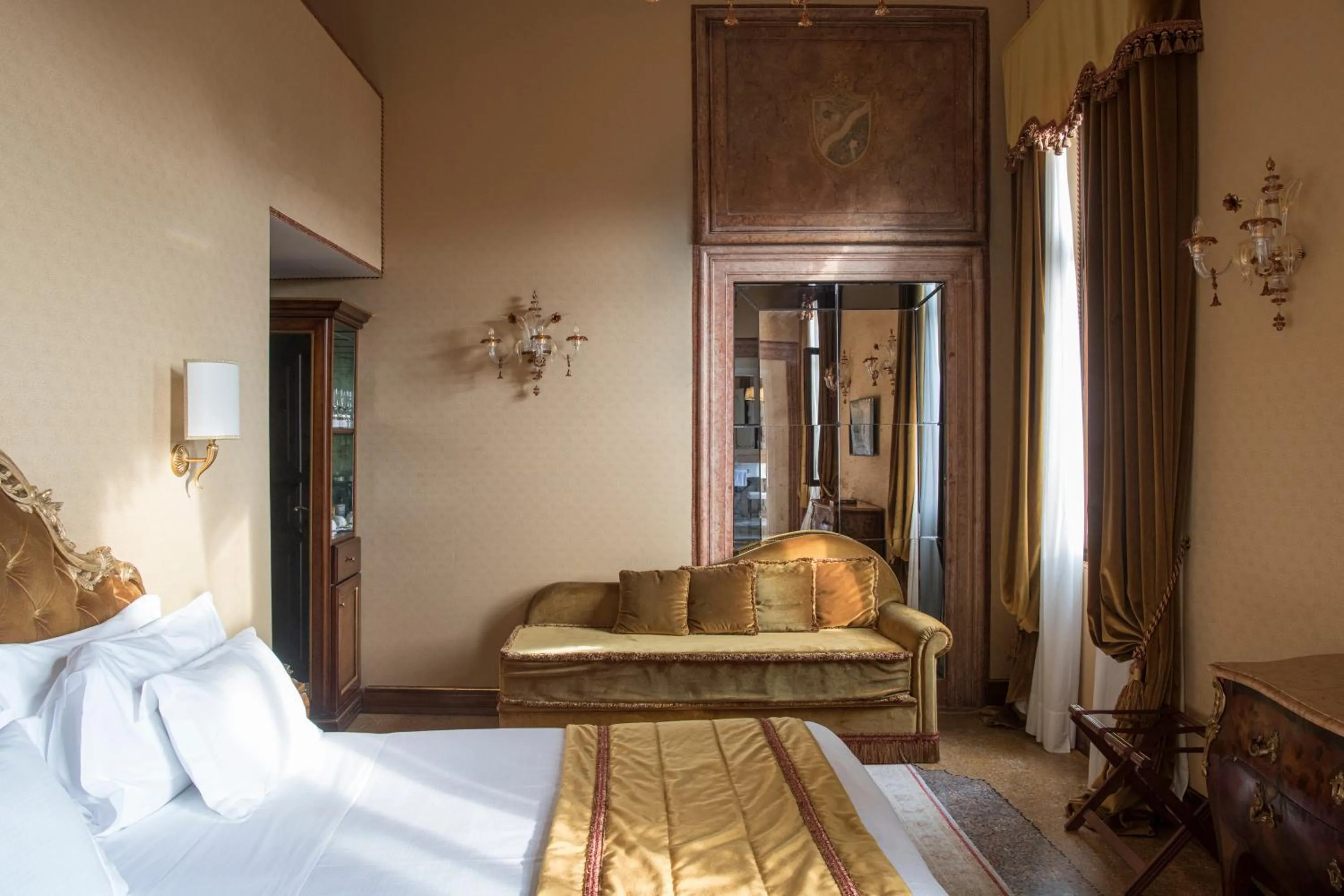 Bedroom, Bed in Hotel Nani Mocenigo Palace