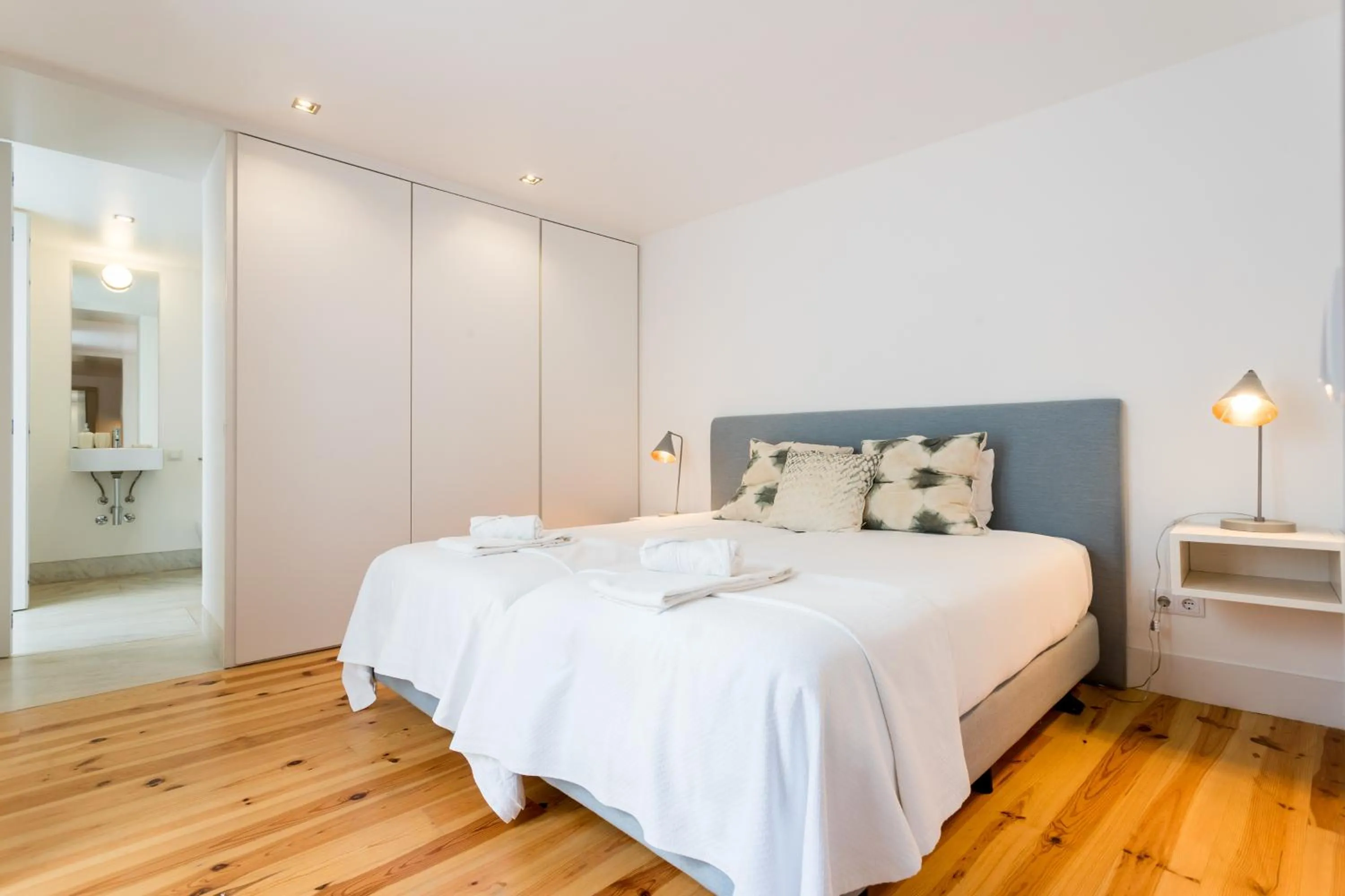 Bedroom, Bed in Chiado Cozy Apartments - by LU Holidays