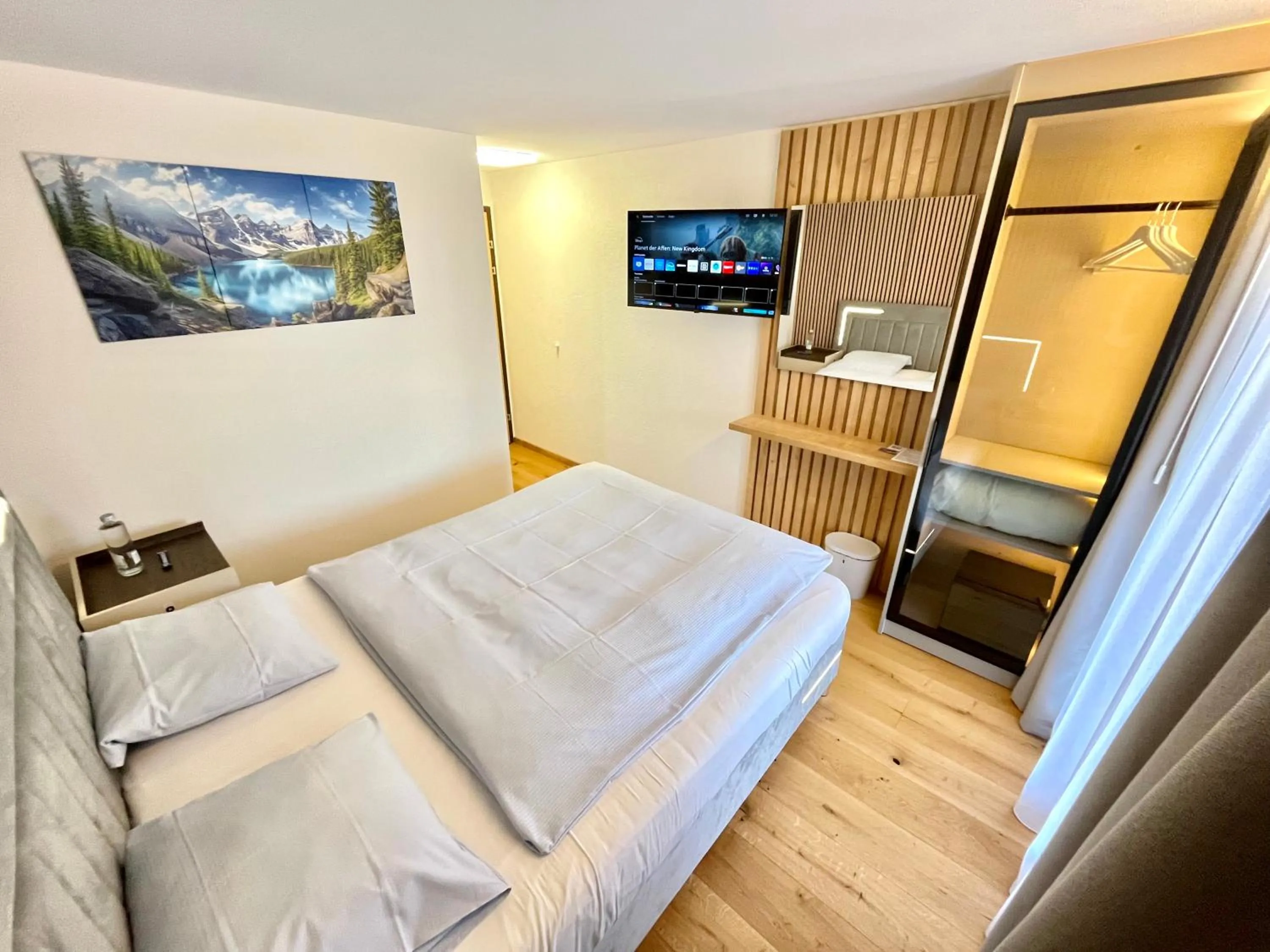 Photo of the whole room, Bed in Seiler's Hotel