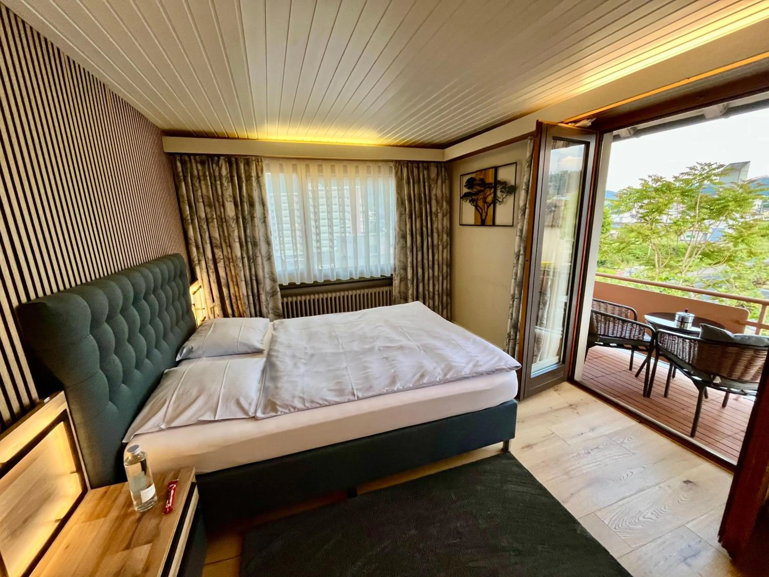 Photo of the whole room, Bed in Seiler's Hotel