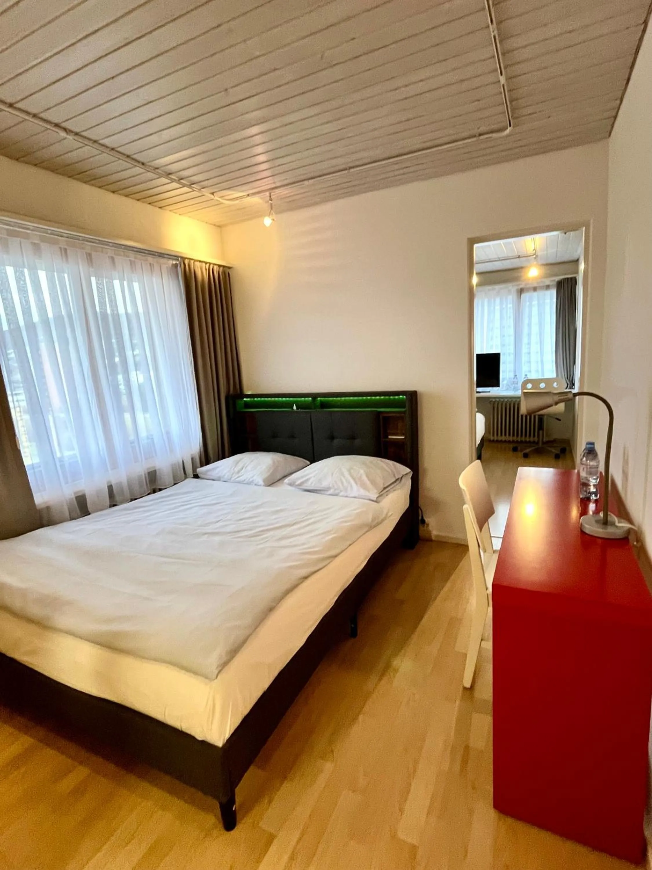 Photo of the whole room, Bed in Seiler's Hotel