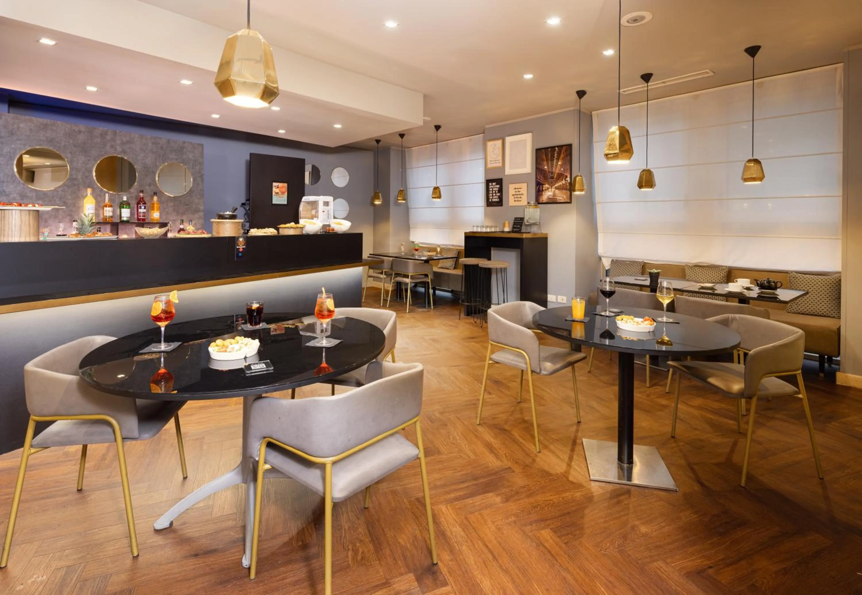 Restaurant/places to eat in Holiday Inn Milan Garibaldi Station by IHG