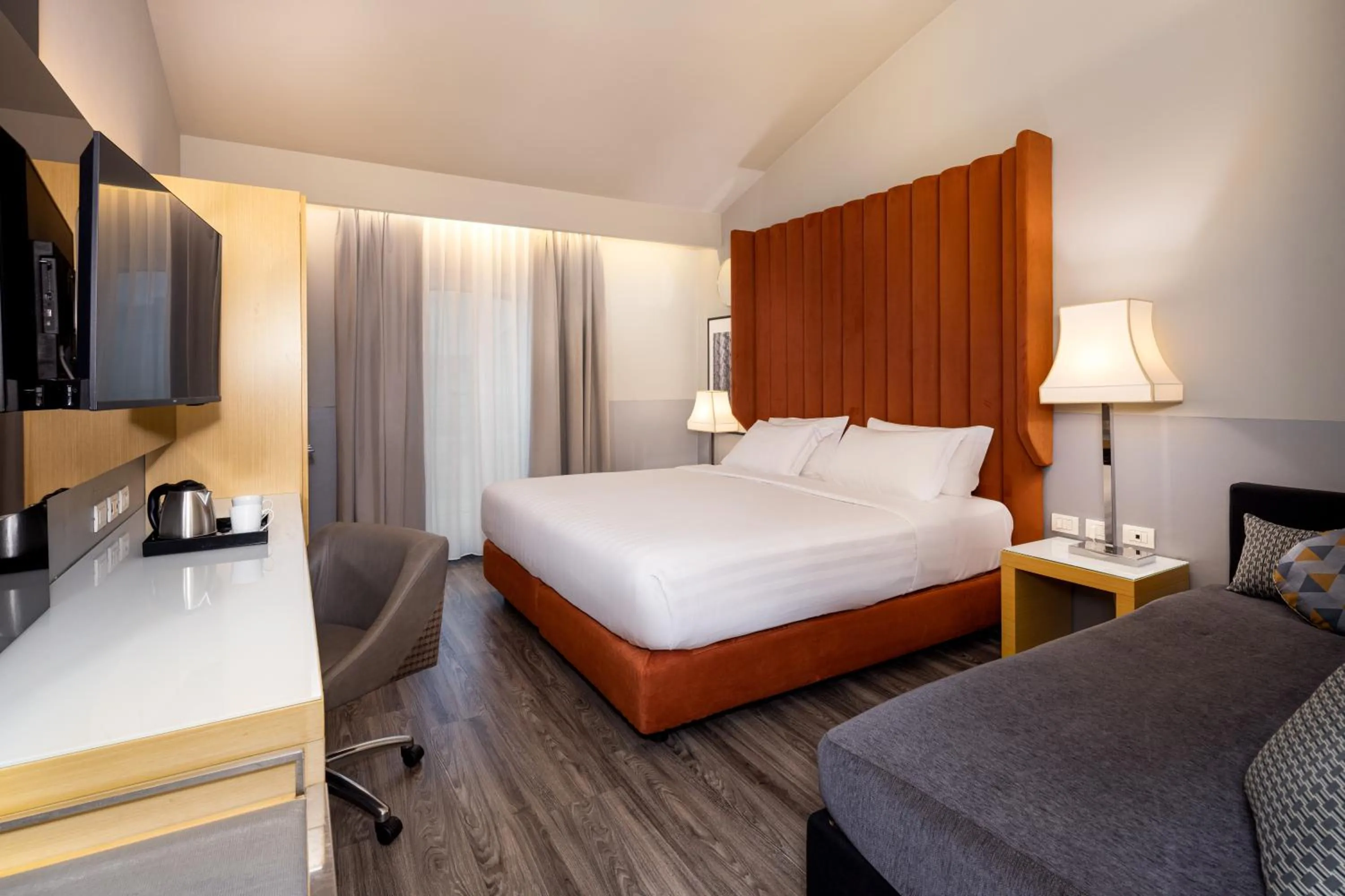 Bed in Holiday Inn Milan Garibaldi Station by IHG