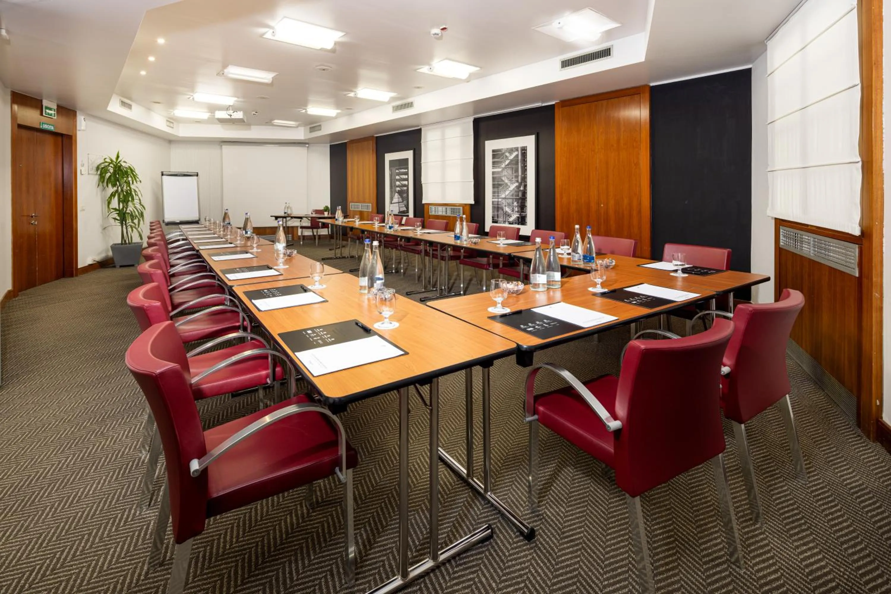 Meeting/conference room in Holiday Inn Milan Garibaldi Station by IHG