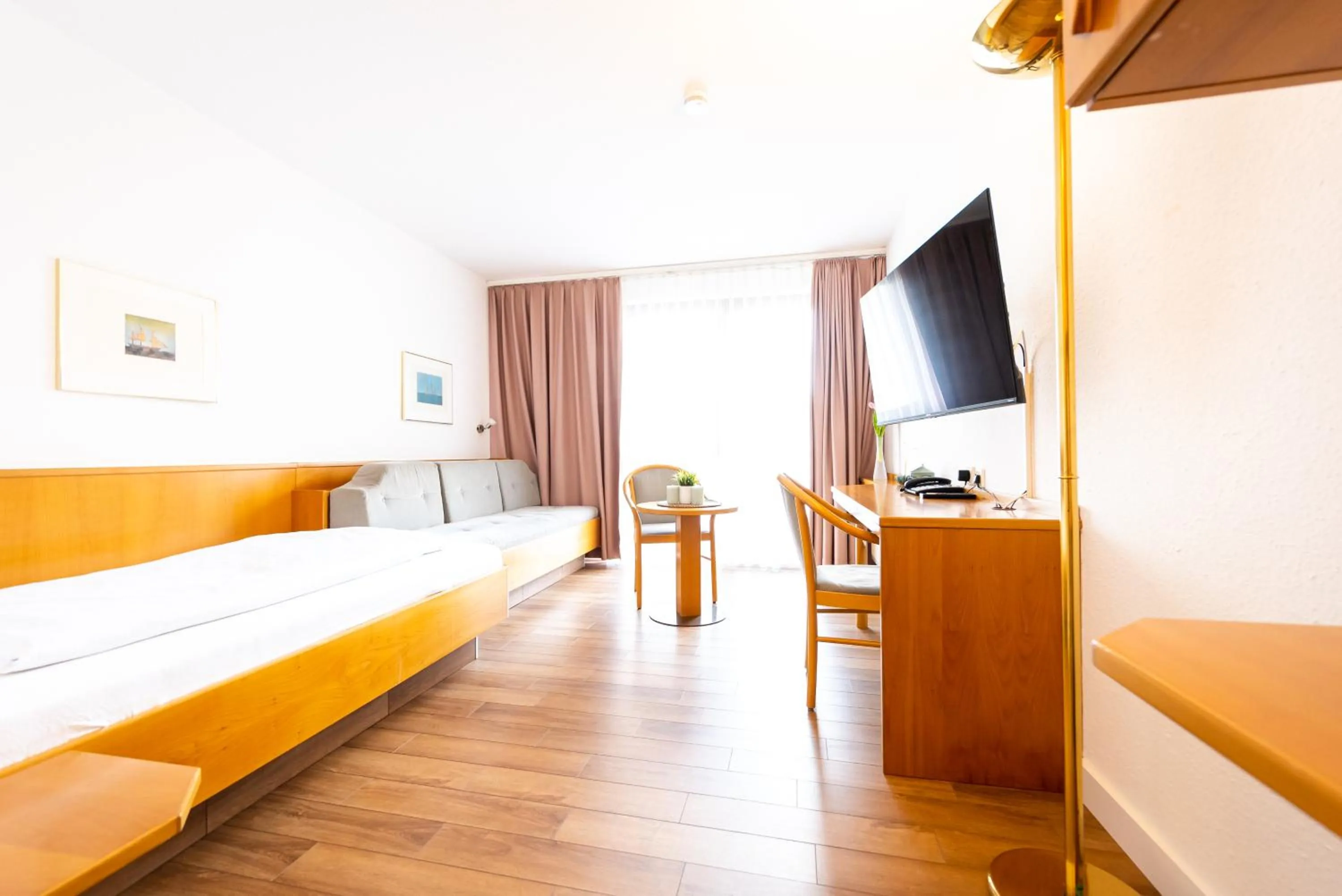 Photo of the whole room, Bed in CityHotel Feuerbach