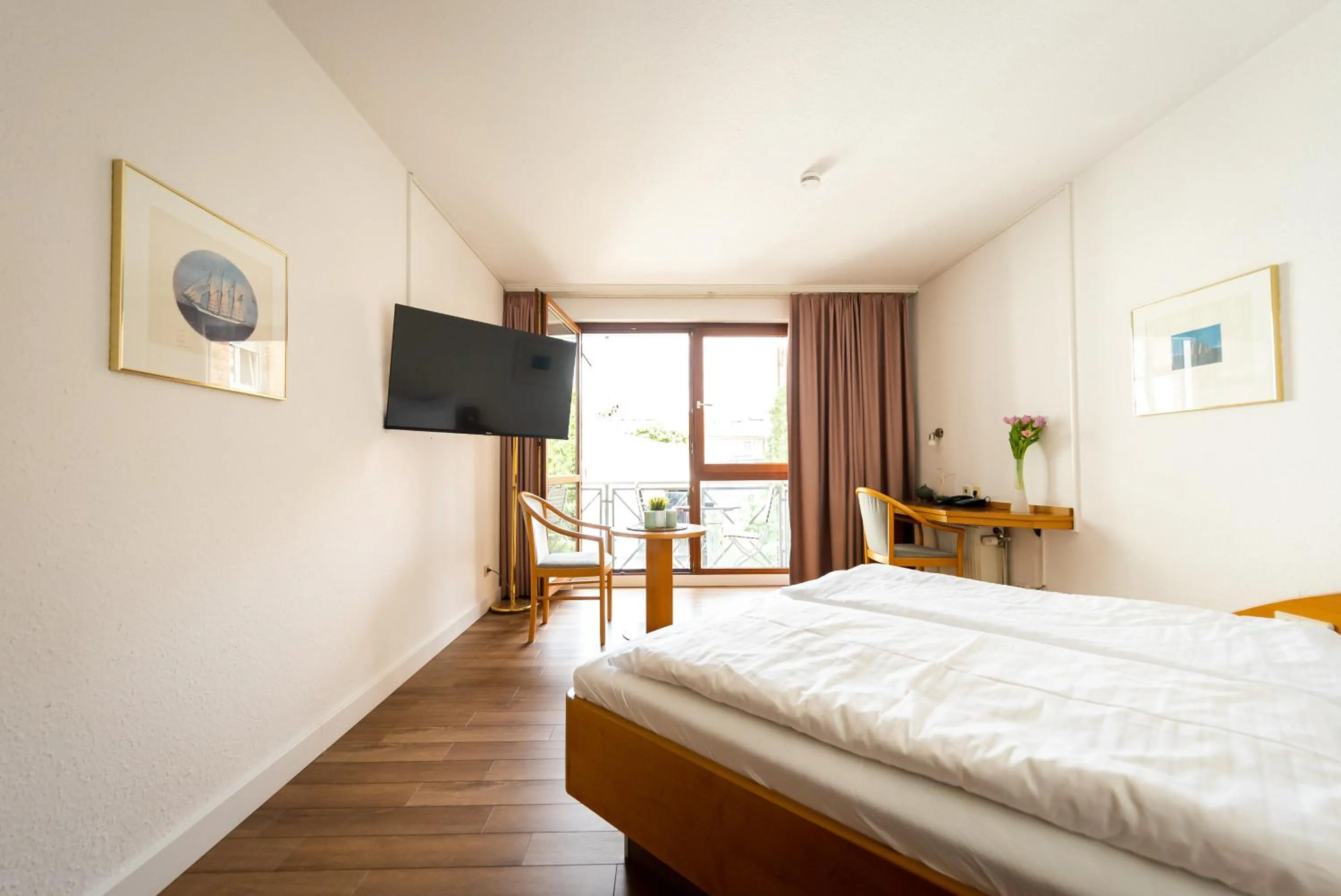 Photo of the whole room, Bed in CityHotel Feuerbach