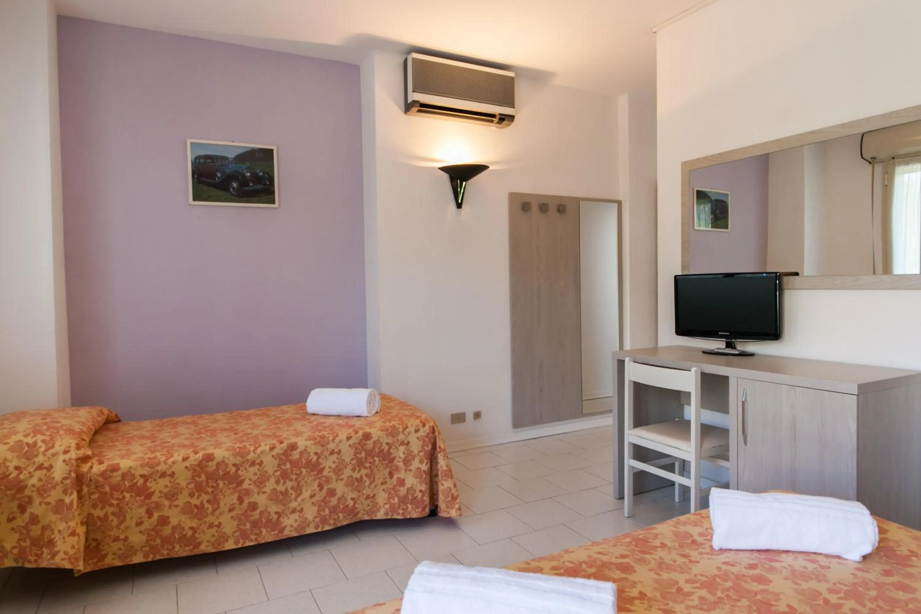 Photo of the whole room in Hotel Suisse