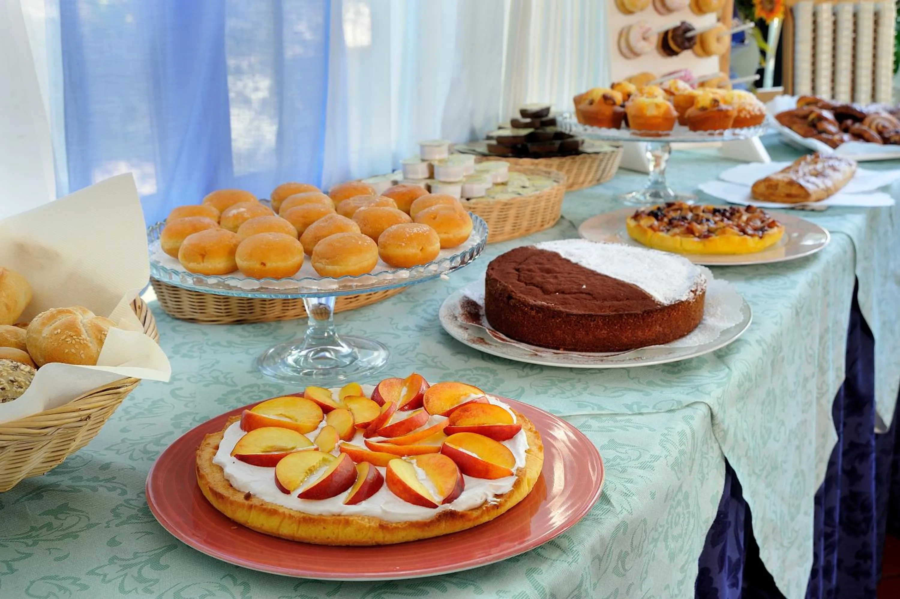 Food and drinks in Hotel Suisse