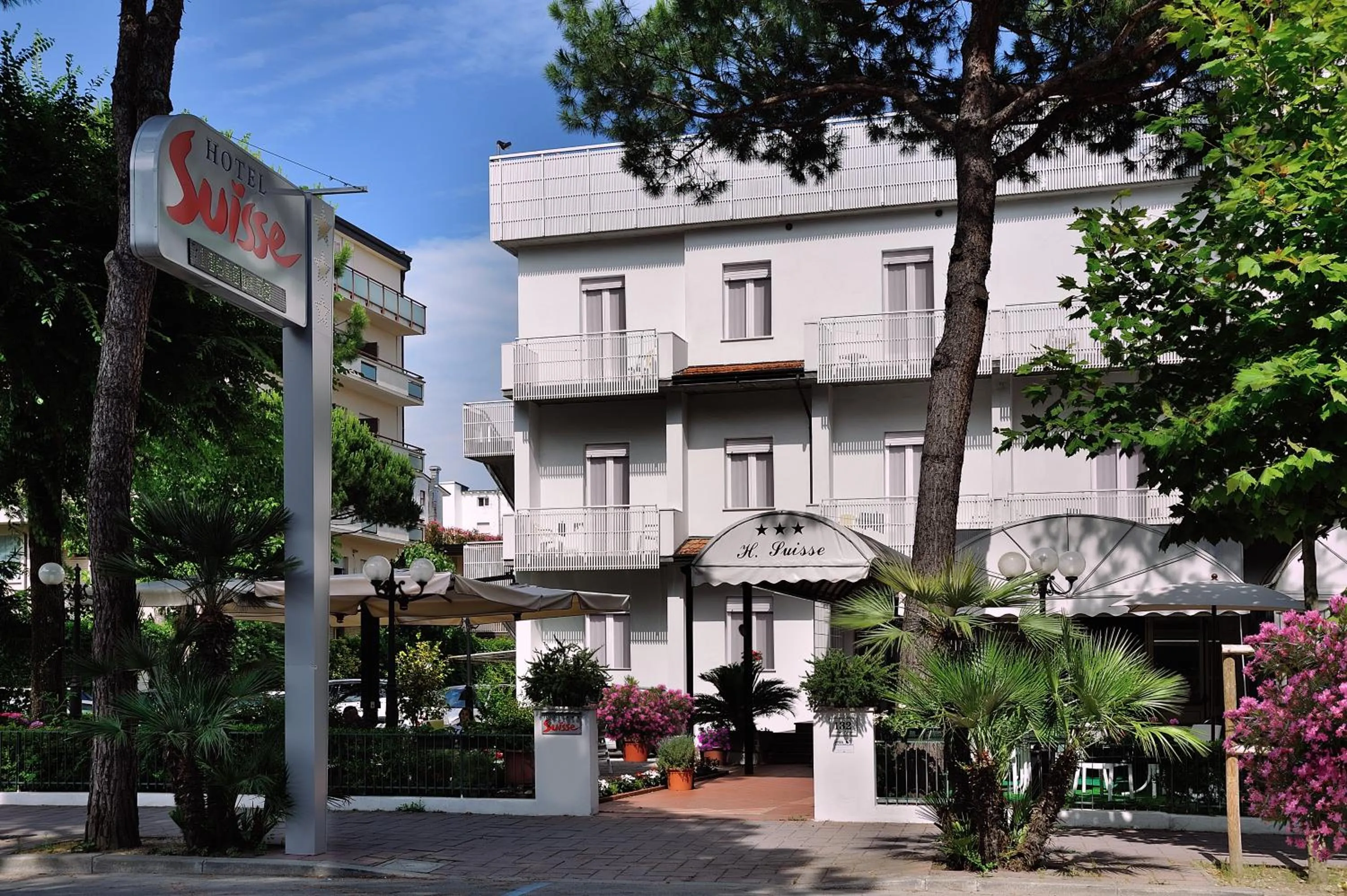 Facade/entrance in Hotel Suisse