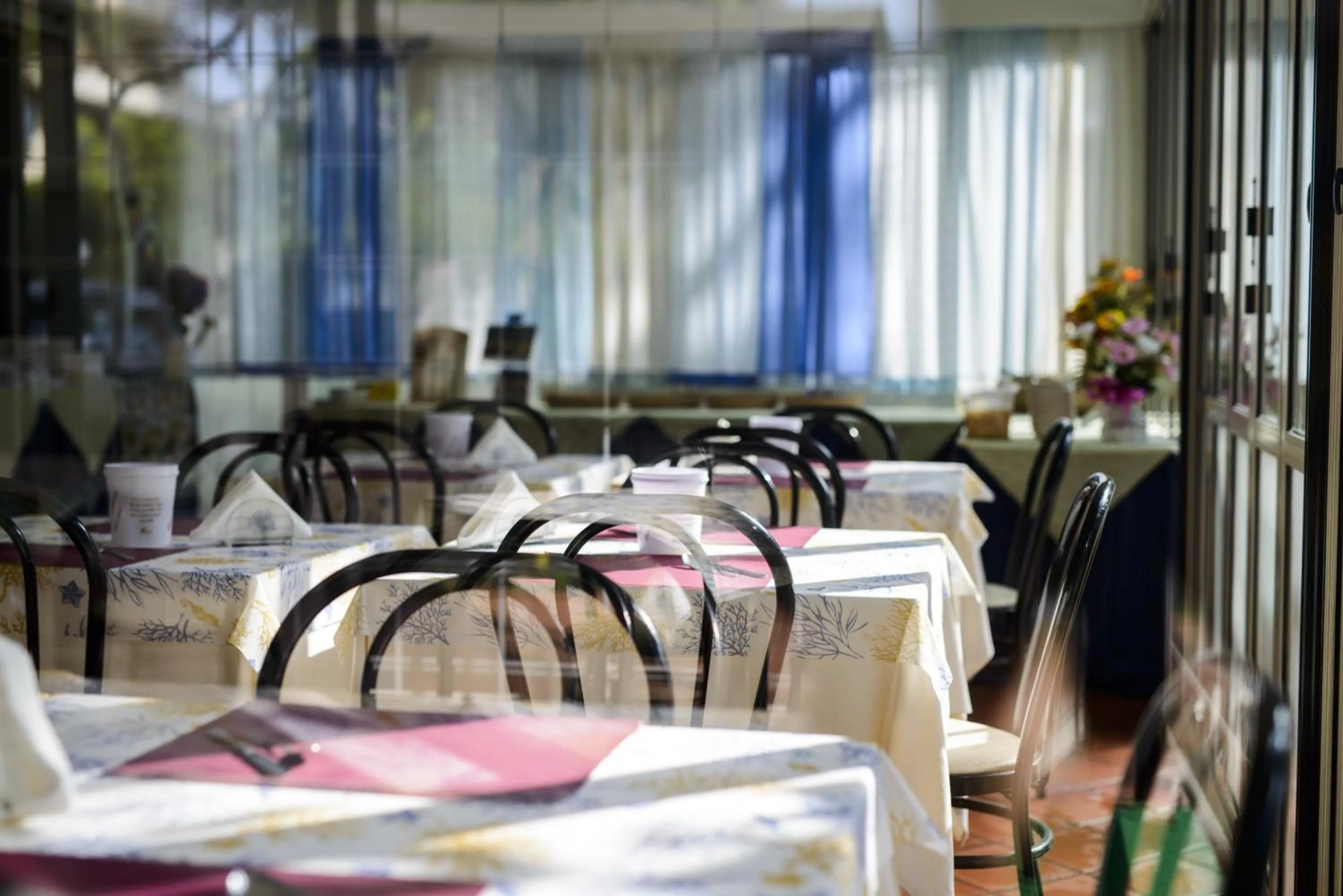 Restaurant/places to eat in Hotel Suisse