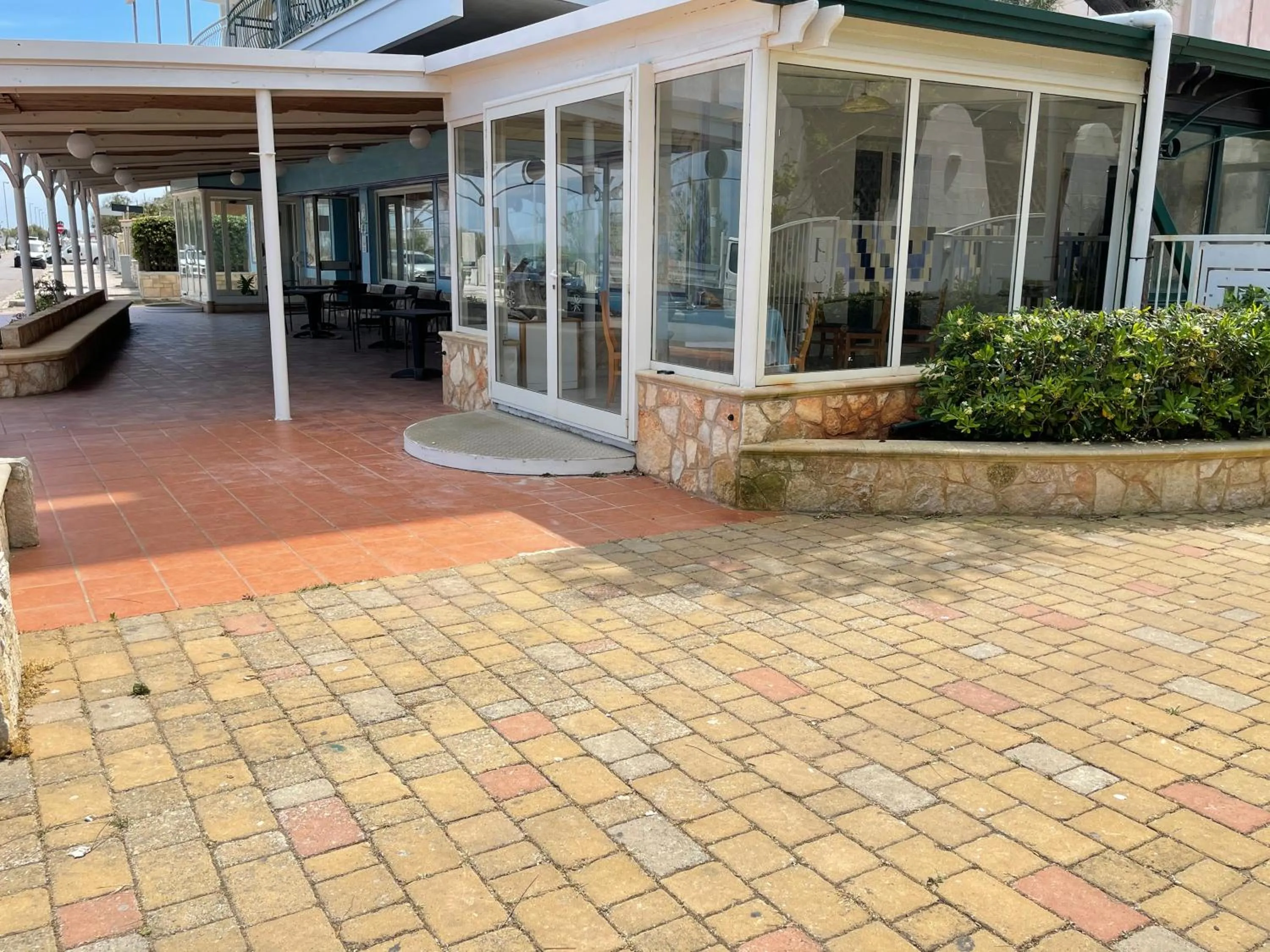 Restaurant/places to eat in Gatto Bianco Casalabate