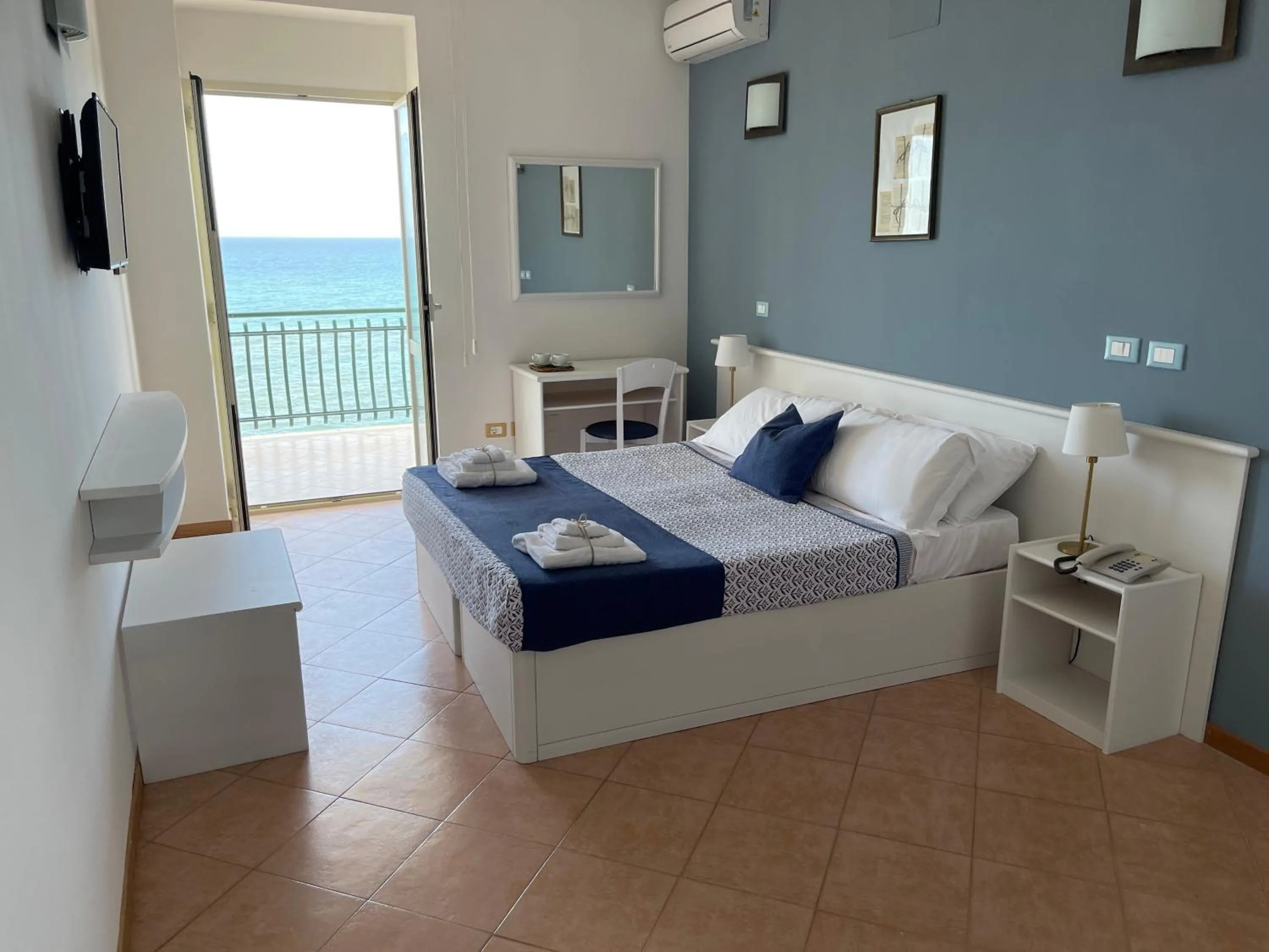 Gatto Bianco Casalabate