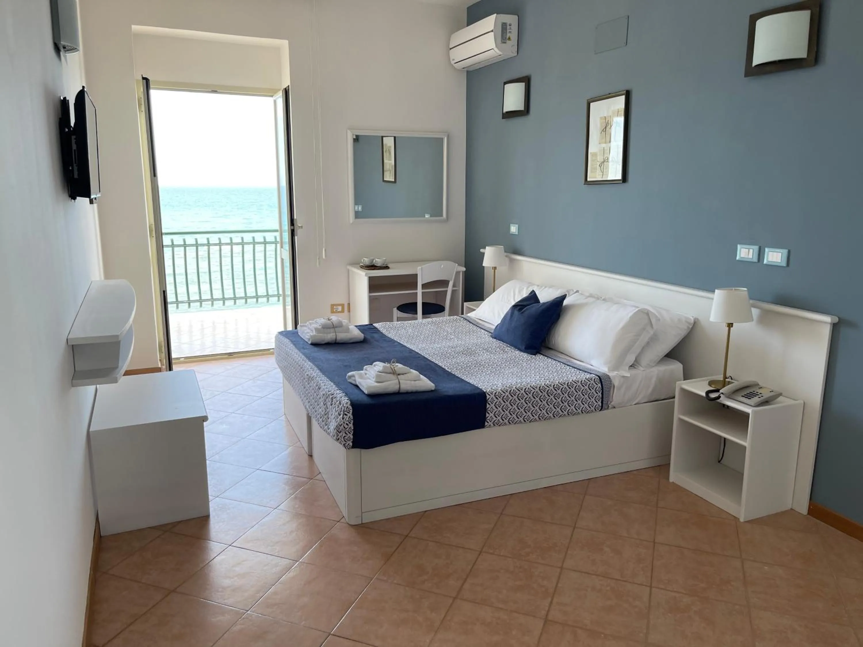 Gatto Bianco Casalabate