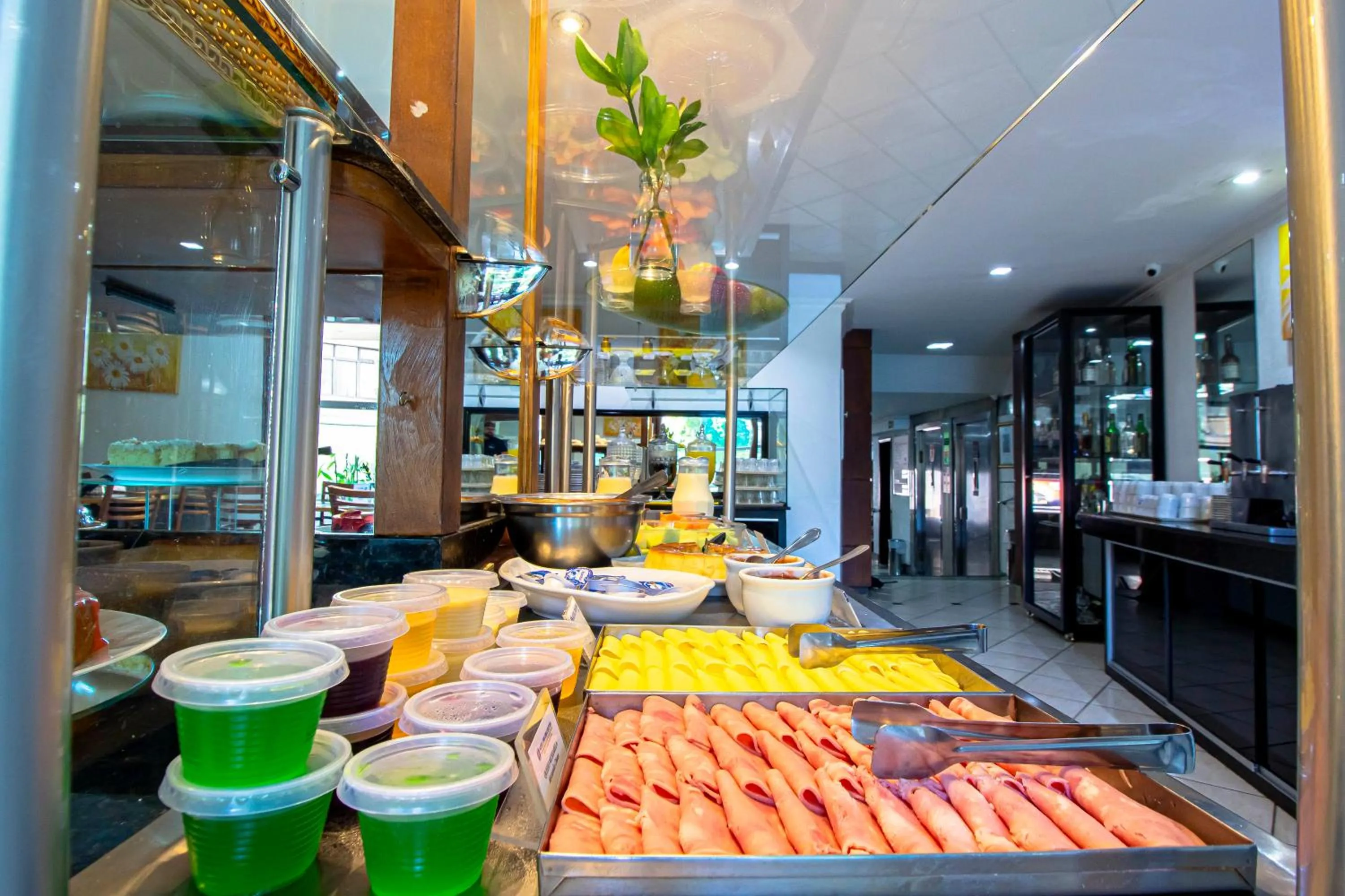 Restaurant/places to eat in Hotel Dan Inn Curitiba Centro By Nacional Inn