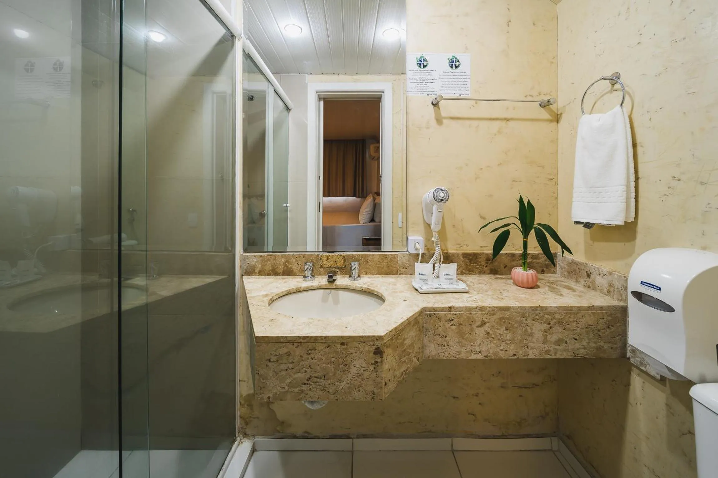 Bathroom in Hotel Dan Inn Curitiba Centro By Nacional Inn