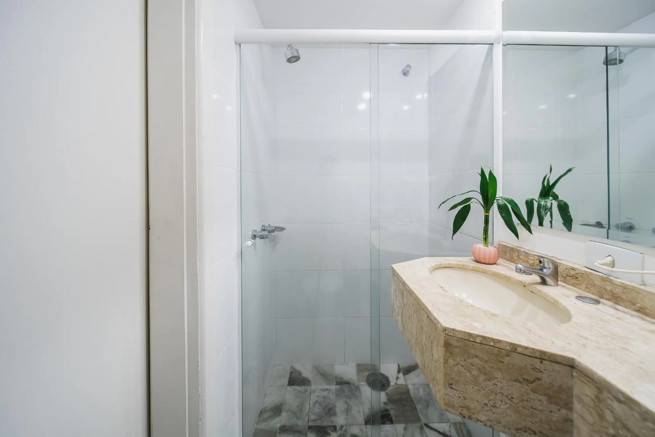 Bathroom in Hotel Dan Inn Curitiba Centro By Nacional Inn