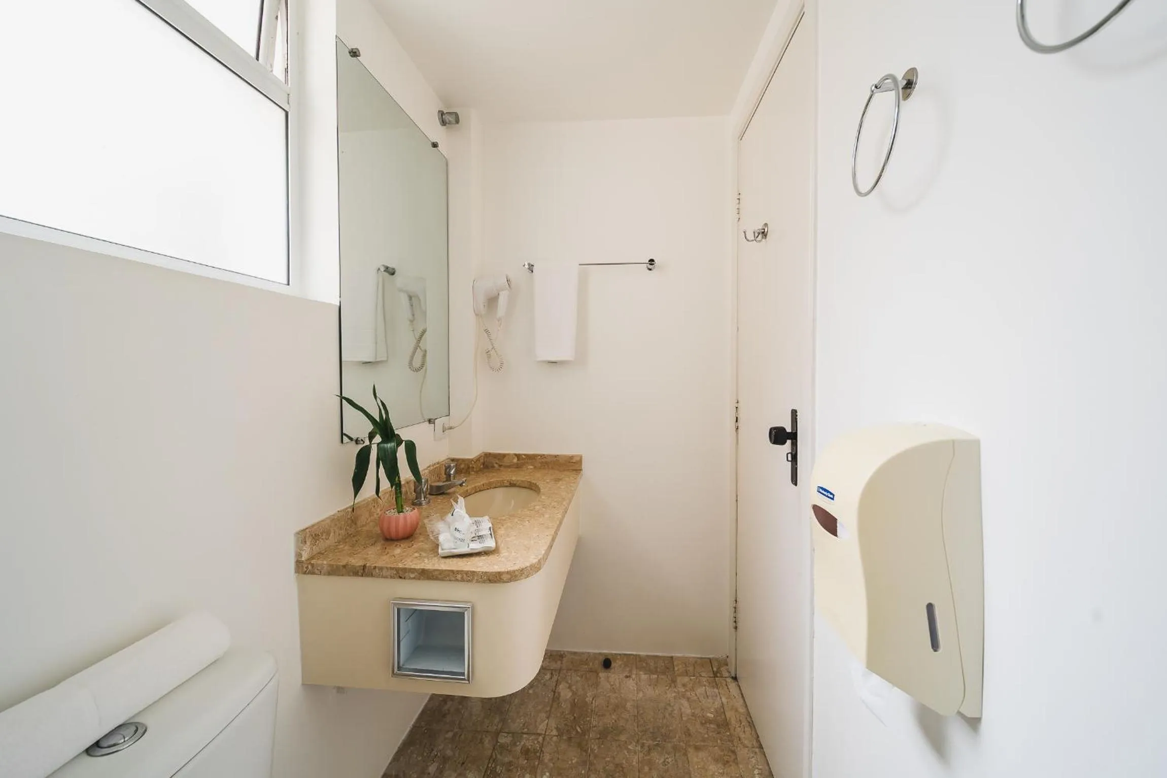 Bathroom in Hotel Dan Inn Curitiba Centro By Nacional Inn