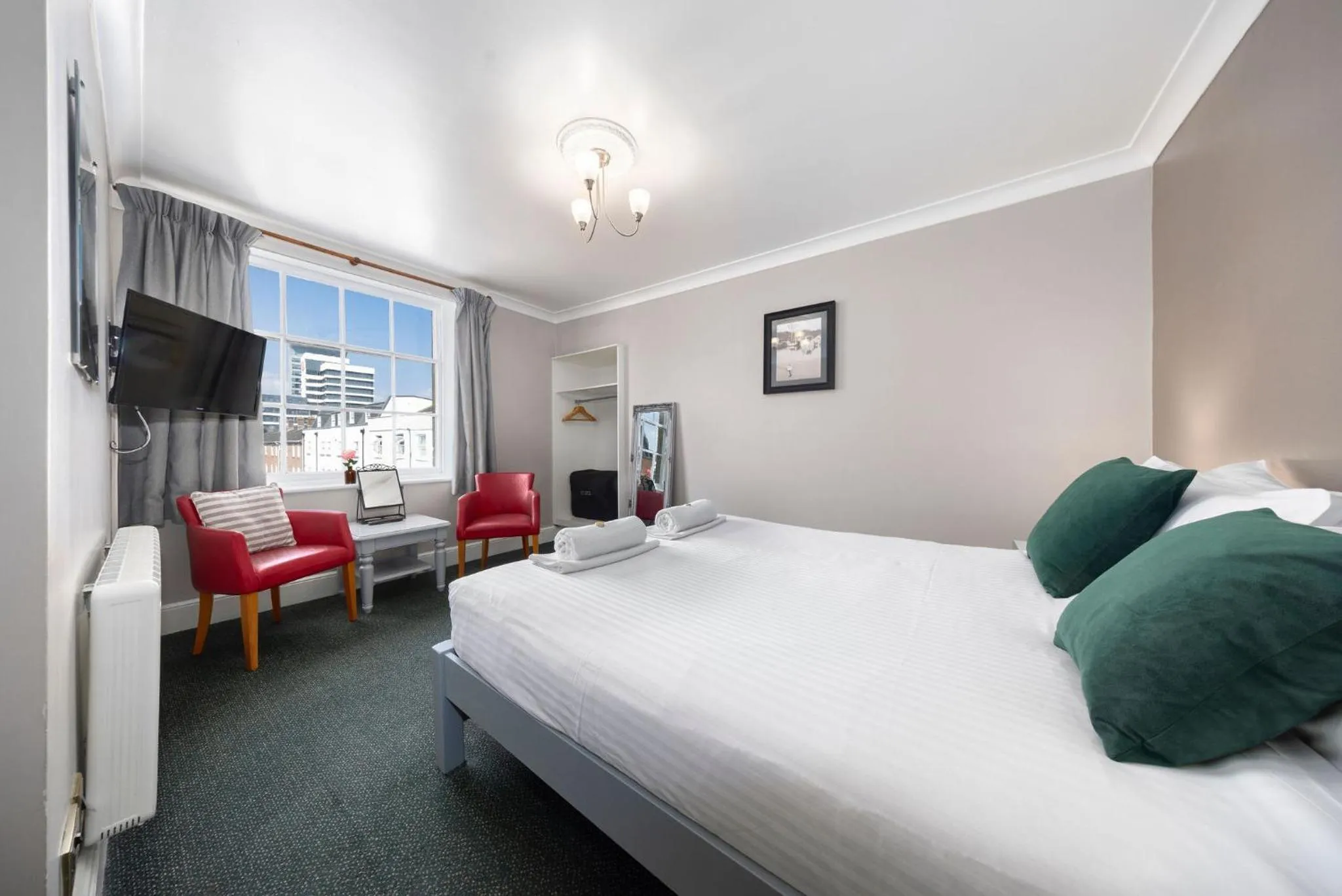 Bedroom, Bed in The Grapes Pub