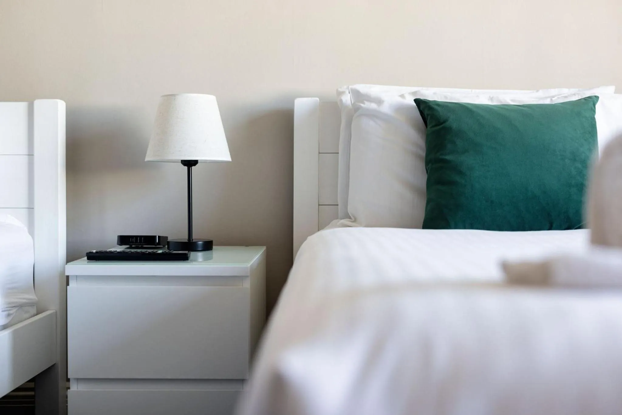 Bedroom, Bed in The Grapes Pub