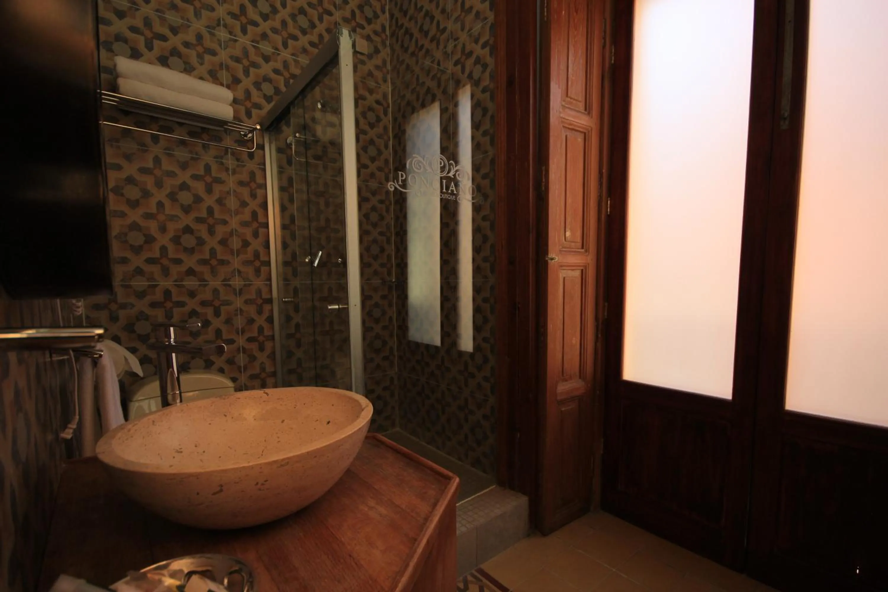 Shower in Hotel Boutique Ponciano