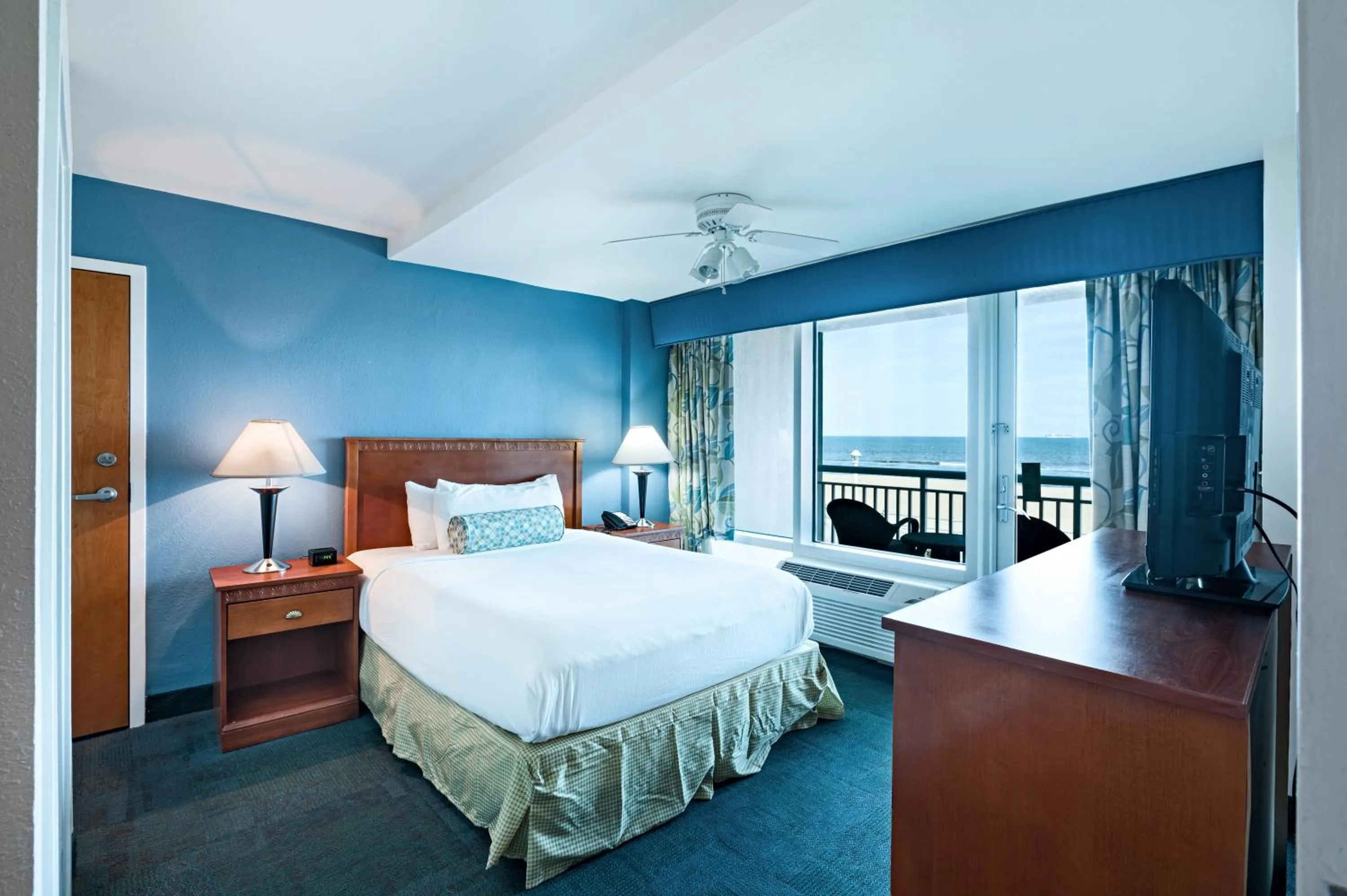 Bedroom, Bed in Ocean Sands Resort, Oceanfront, Virginia Beach by Vacatia