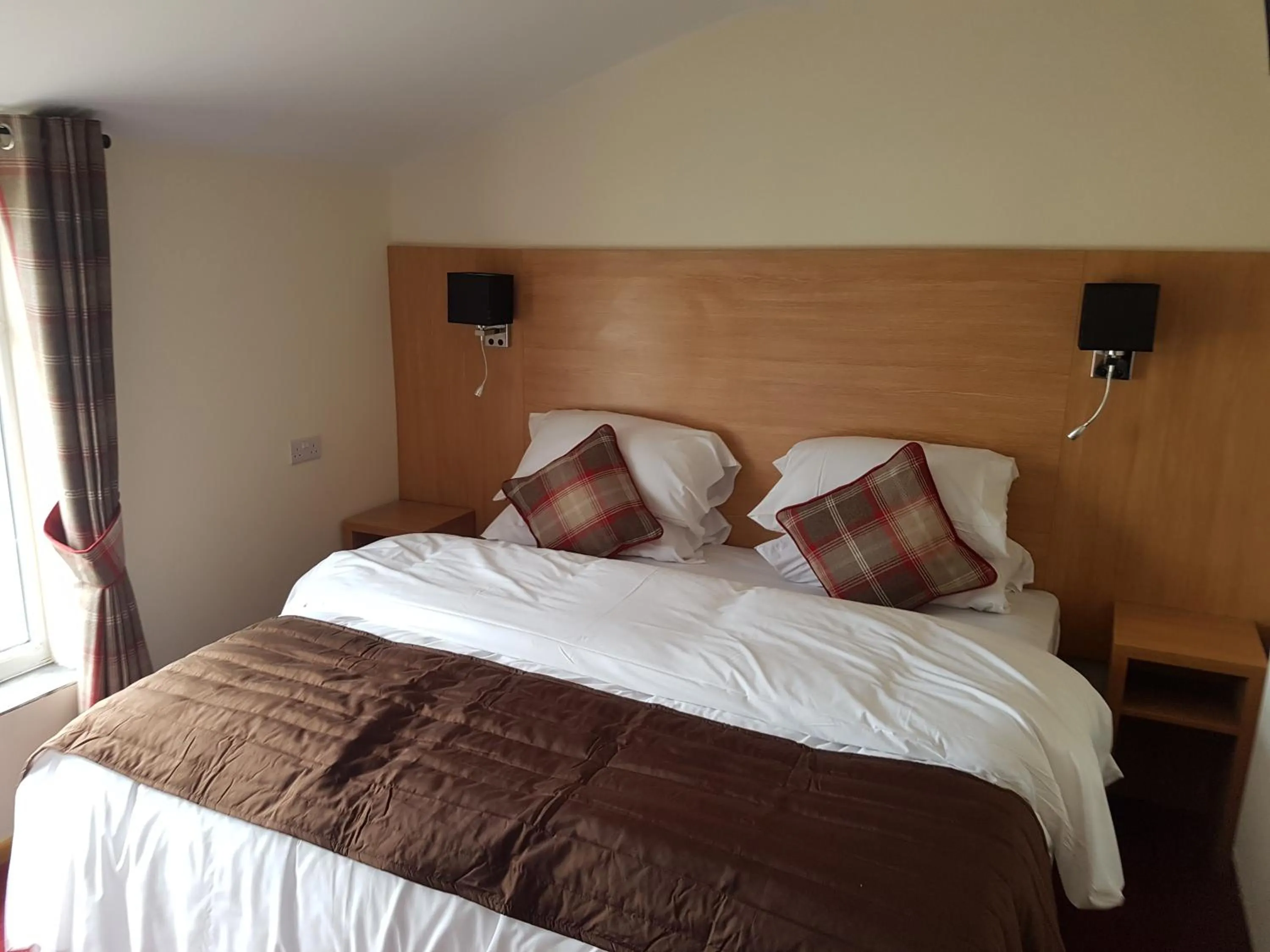 Bed in The Cliff Top Inn