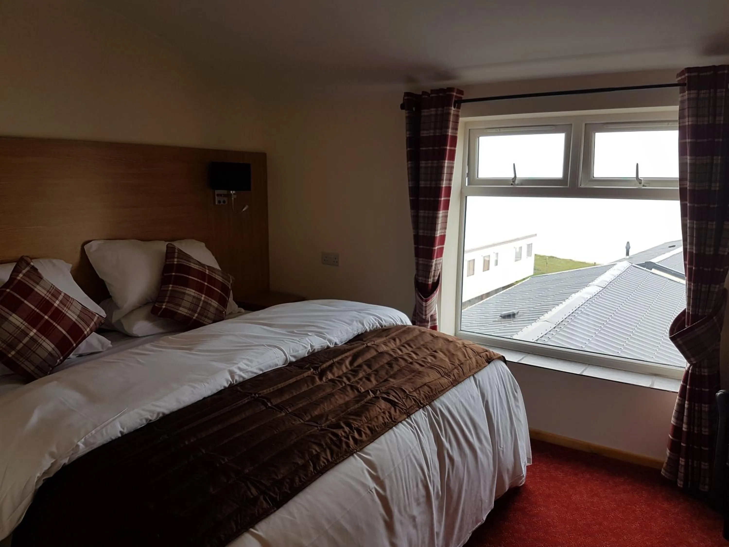 Bedroom, Bed in The Cliff Top Inn