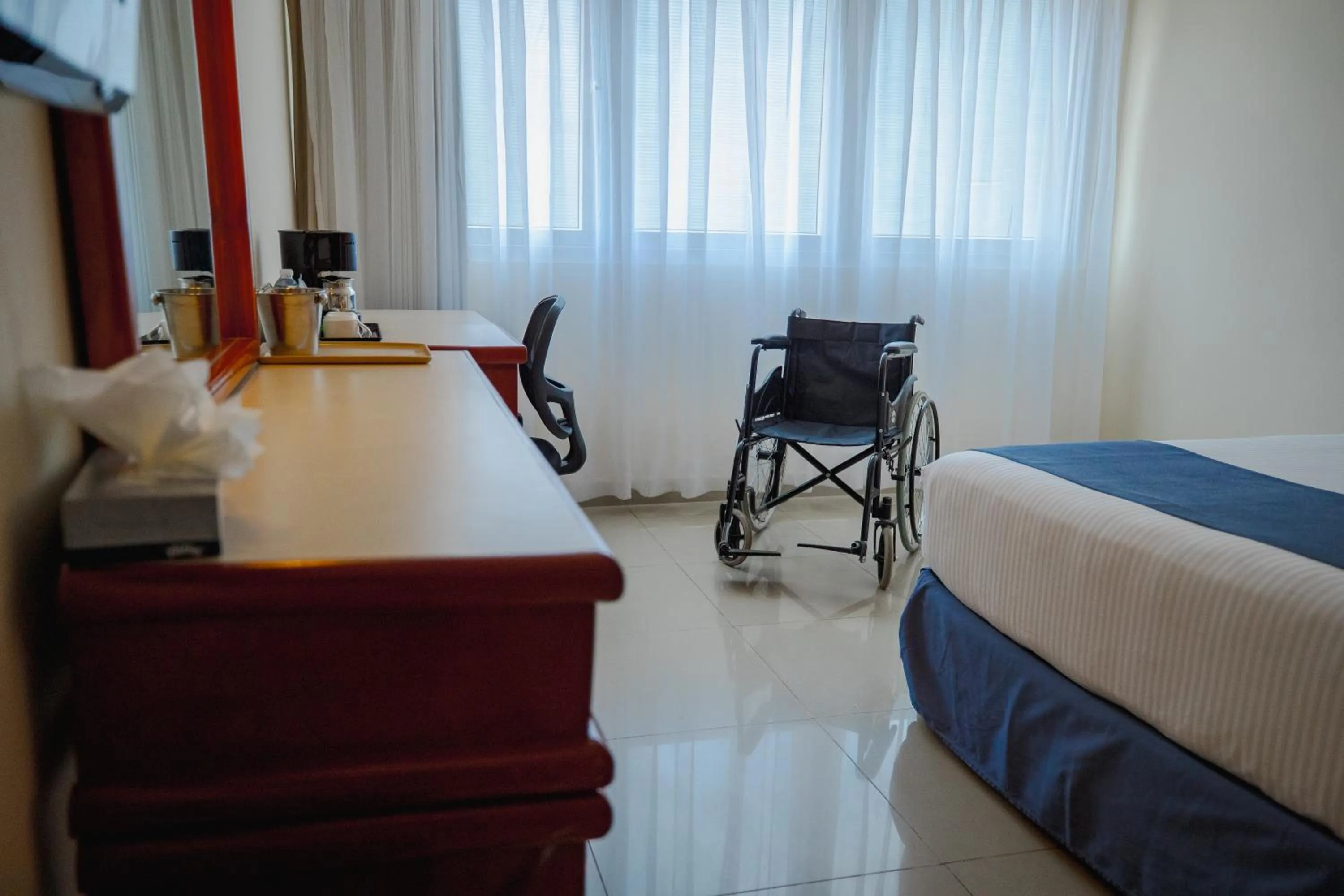 acessibility, Bed in Hotel Hostal de Cortés