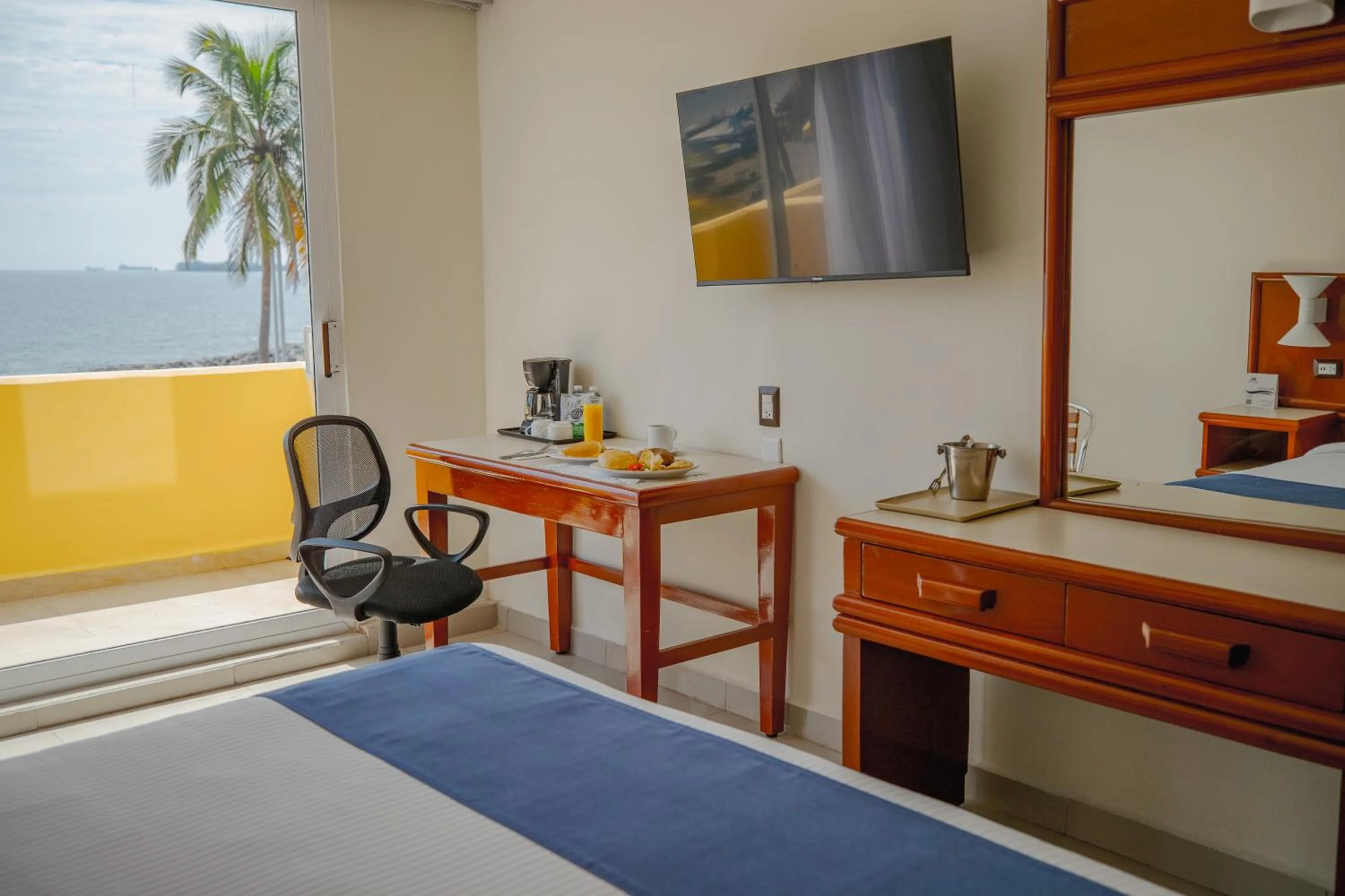 TV and multimedia, Bed in Hotel Hostal de Cortés