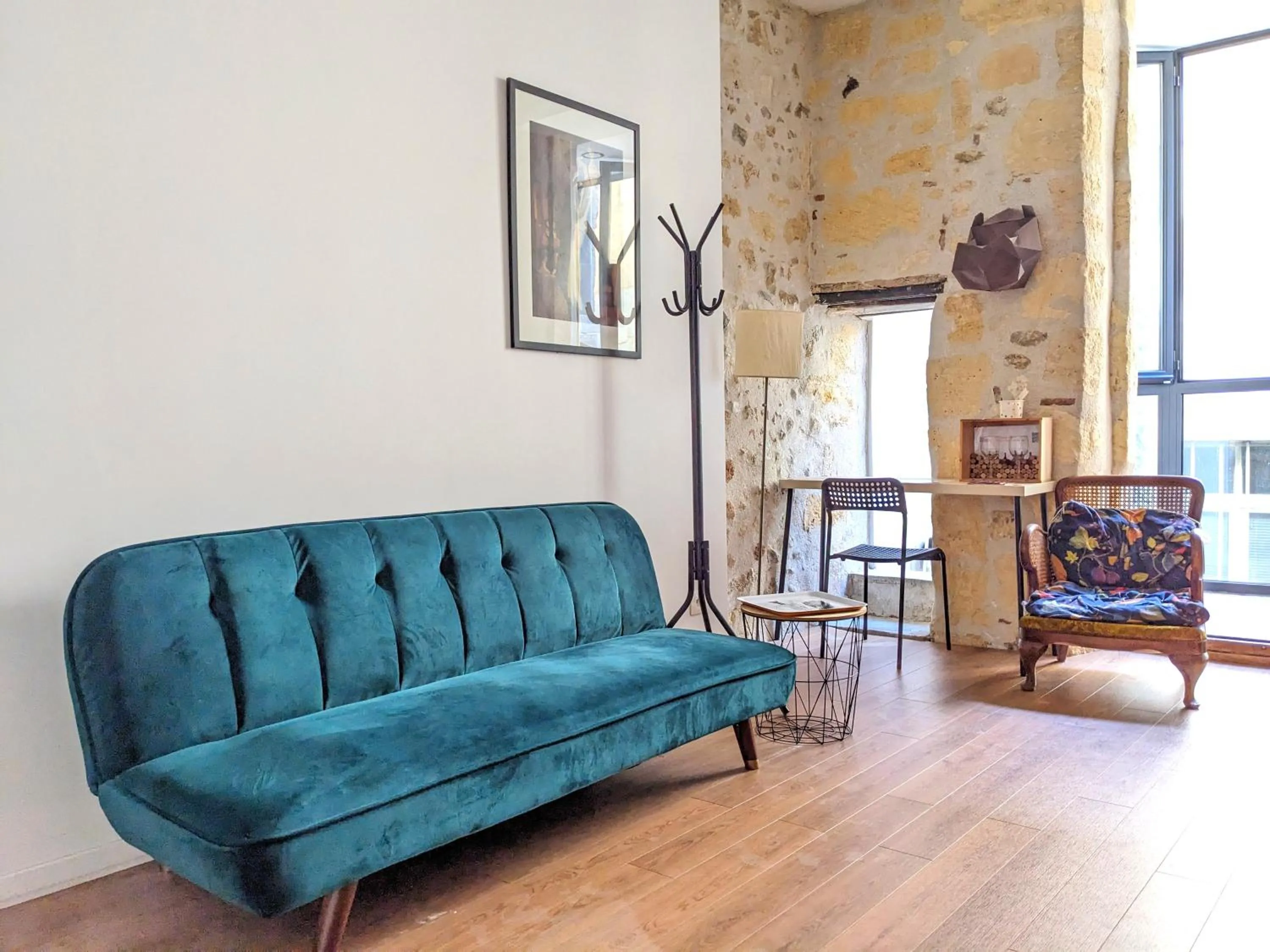 Seating area in B&B Bordeaux Saint Michel