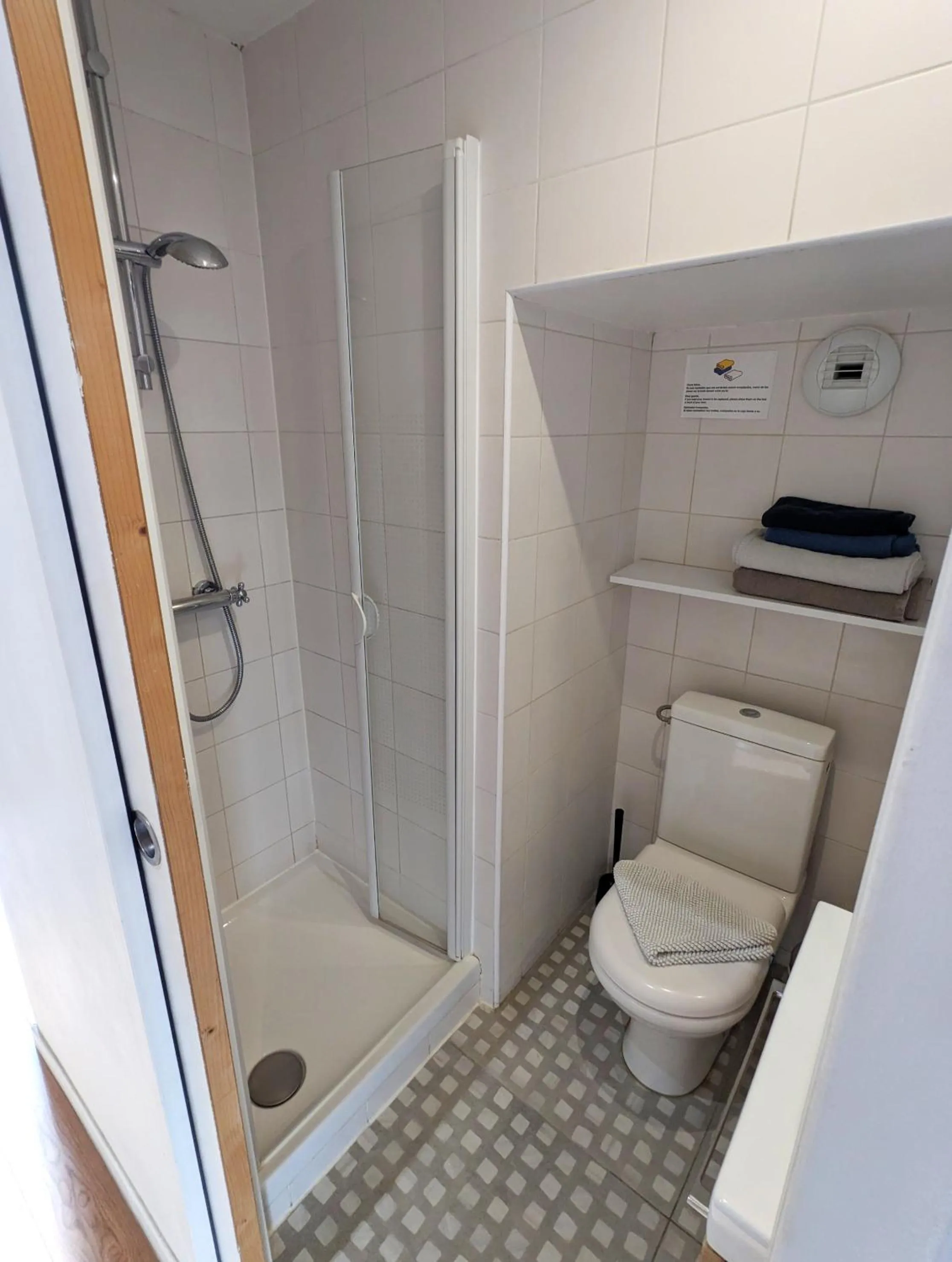 Bathroom in B&B Bordeaux Saint Michel