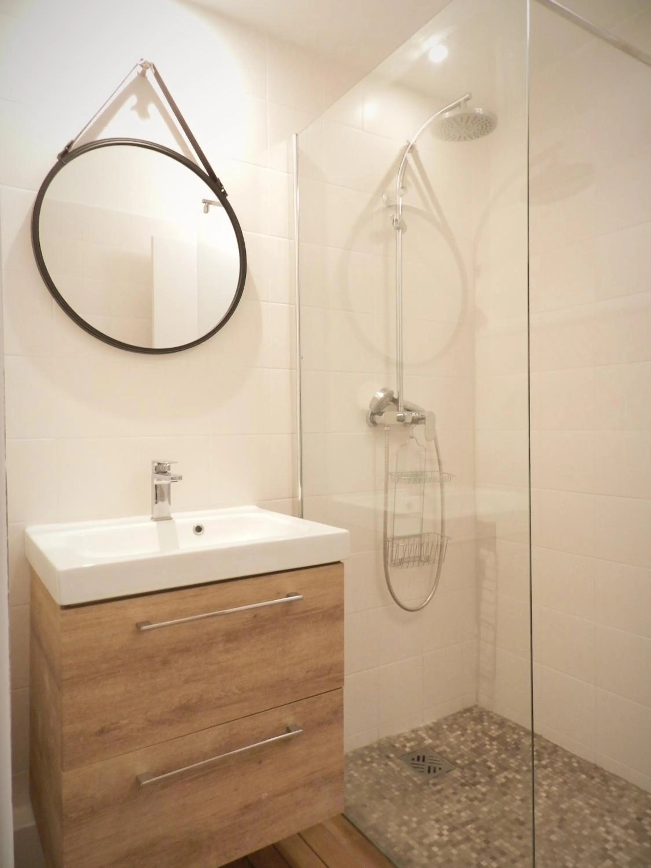 Bathroom in B&B Bordeaux Saint Michel