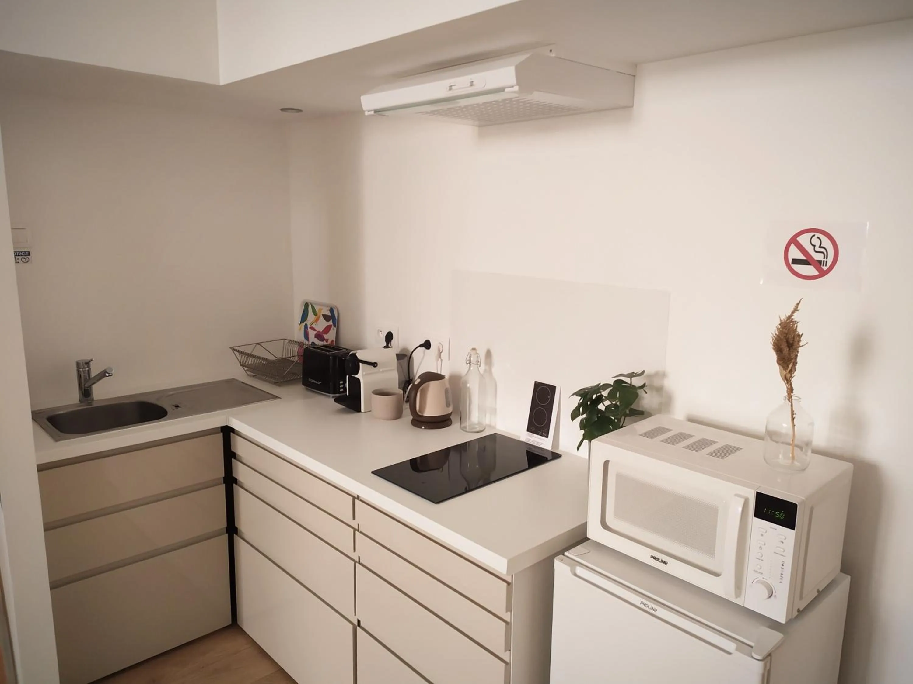 Kitchen or kitchenette in B&B Bordeaux Saint Michel