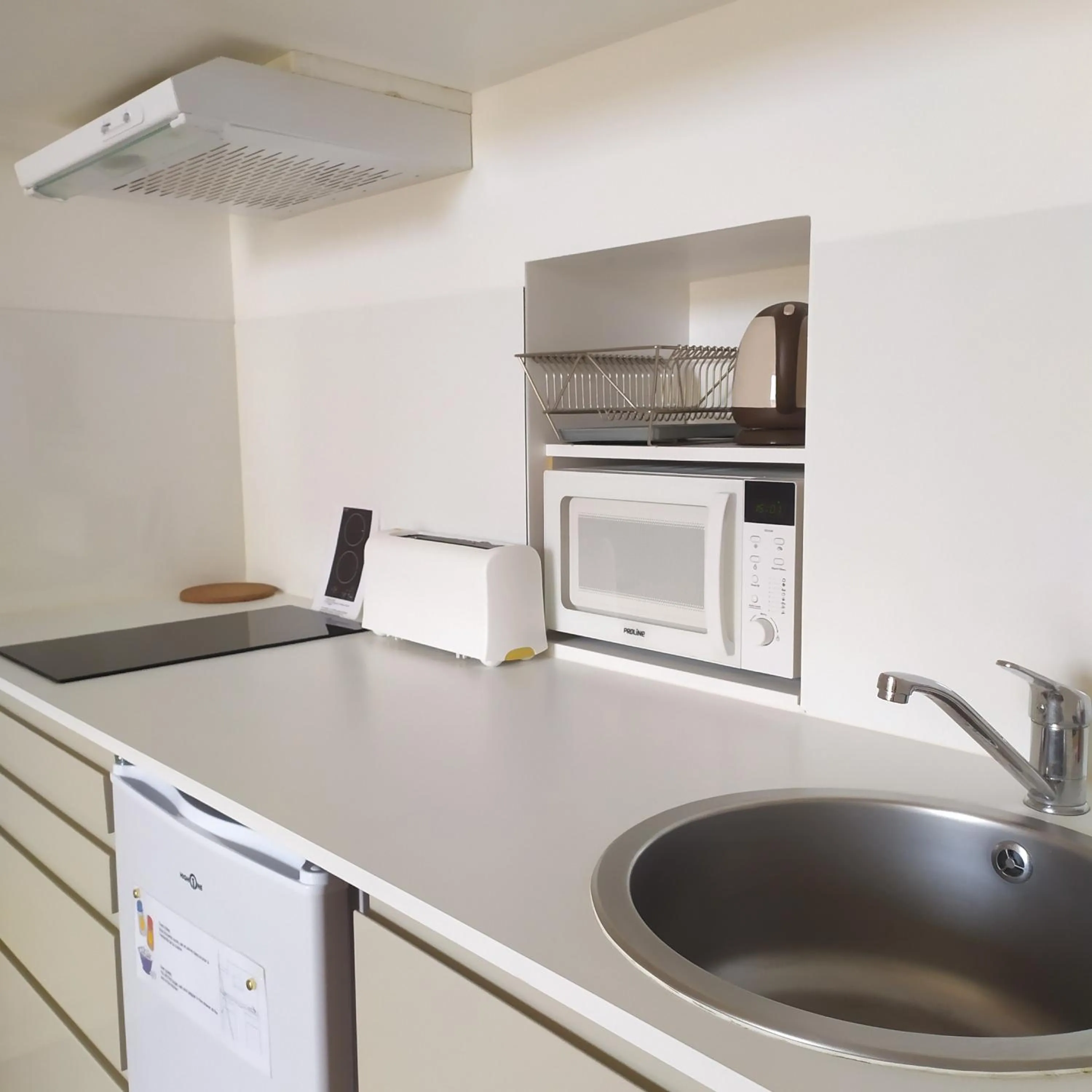 Kitchen or kitchenette in B&B Bordeaux Saint Michel