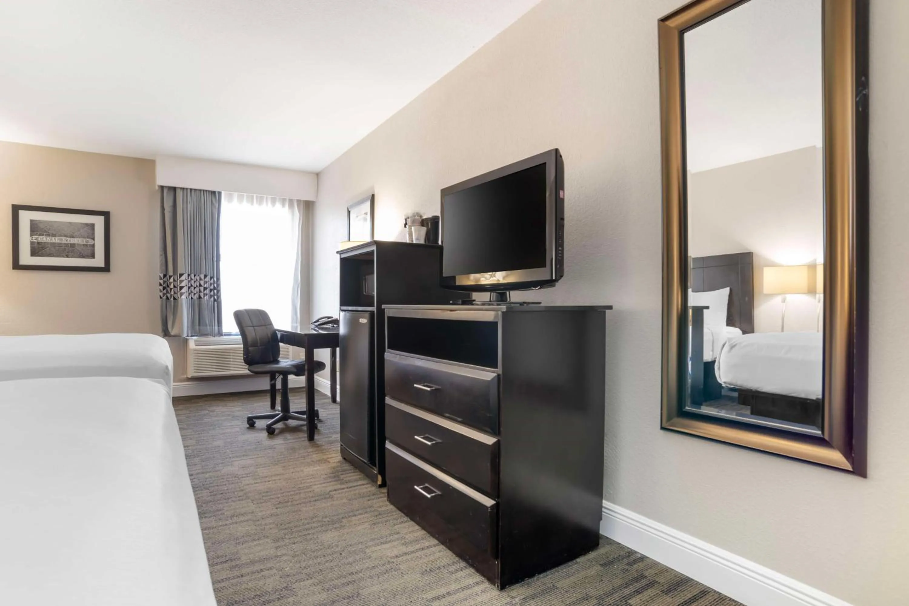 Bedroom, Bed in Best Western Bayou Inn