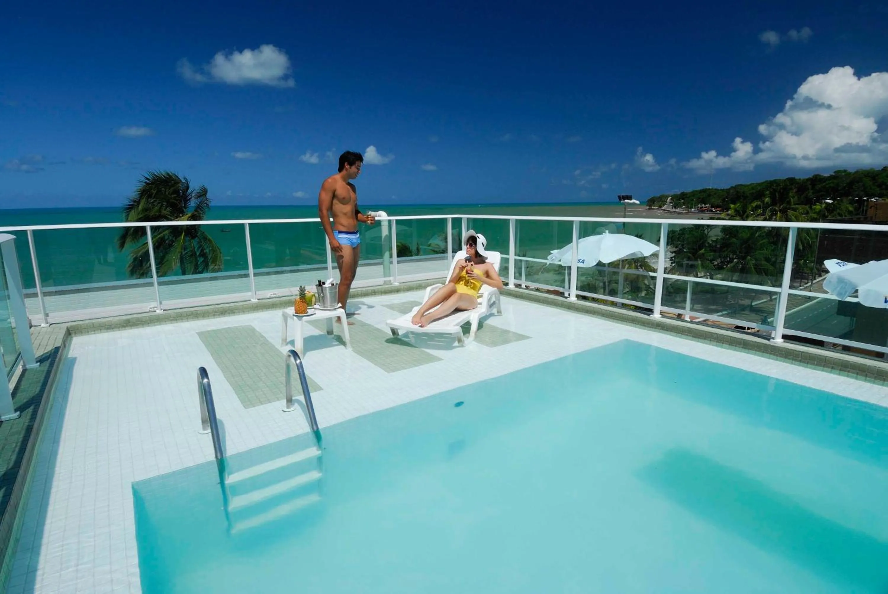 People in Nord Easy Green Sunset