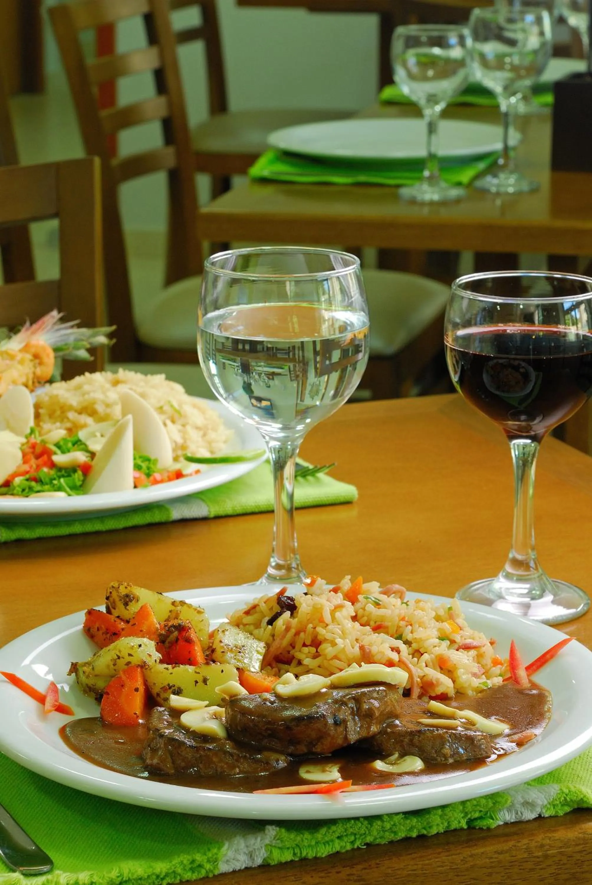 Food and drinks in Nord Easy Green Sunset