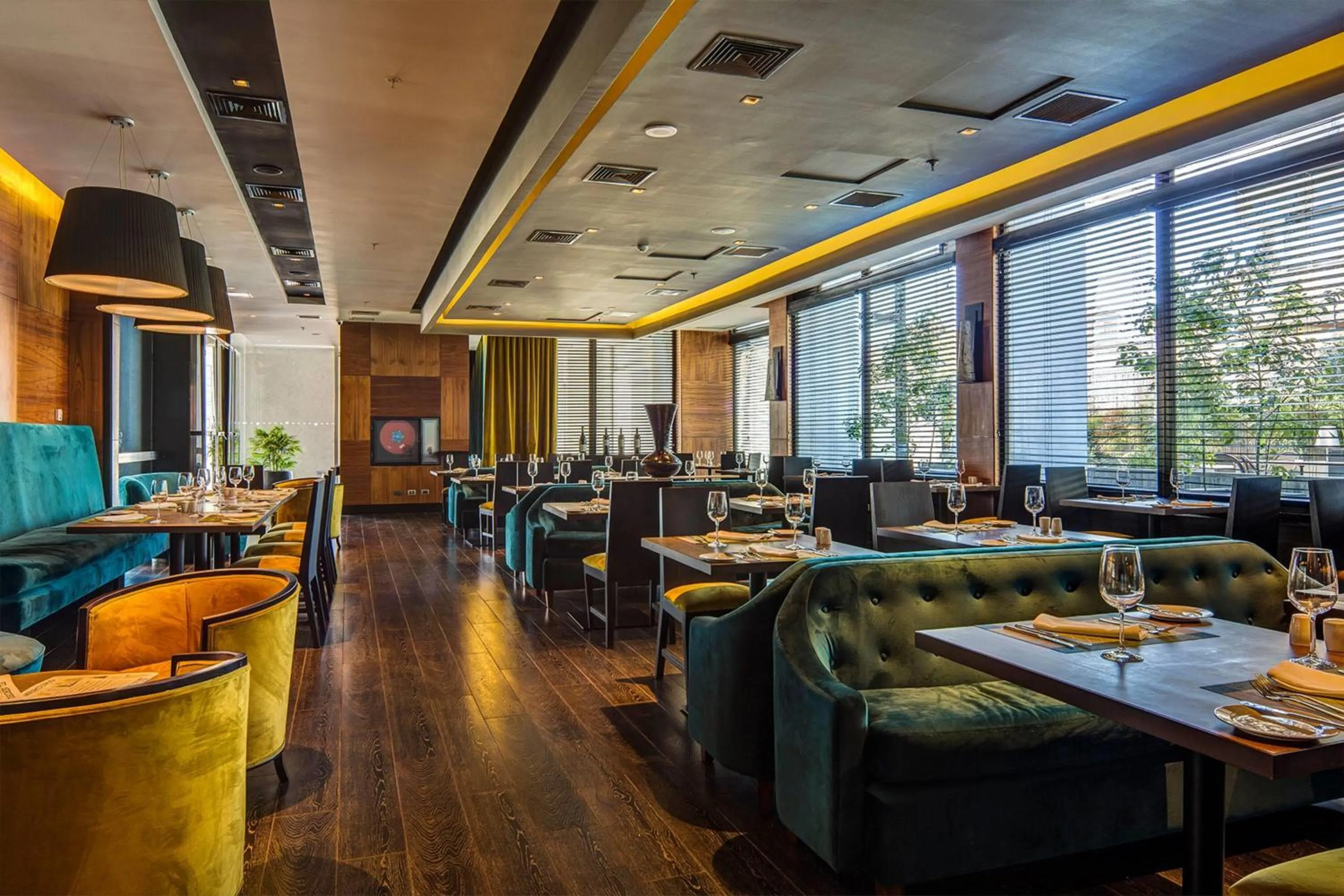 Restaurant/places to eat in Wyndham Santiago Pettra