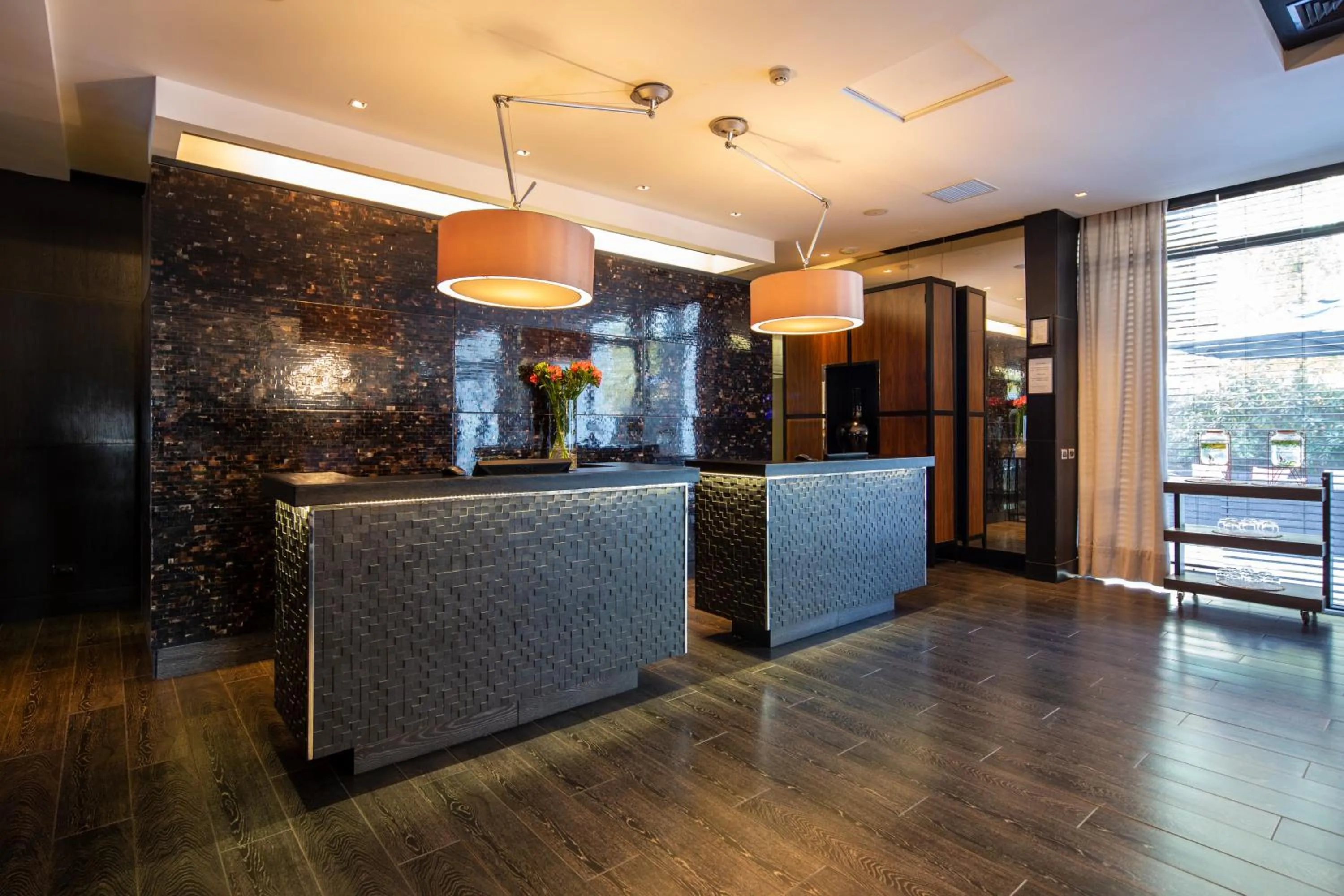 Lobby or reception in Wyndham Santiago Pettra