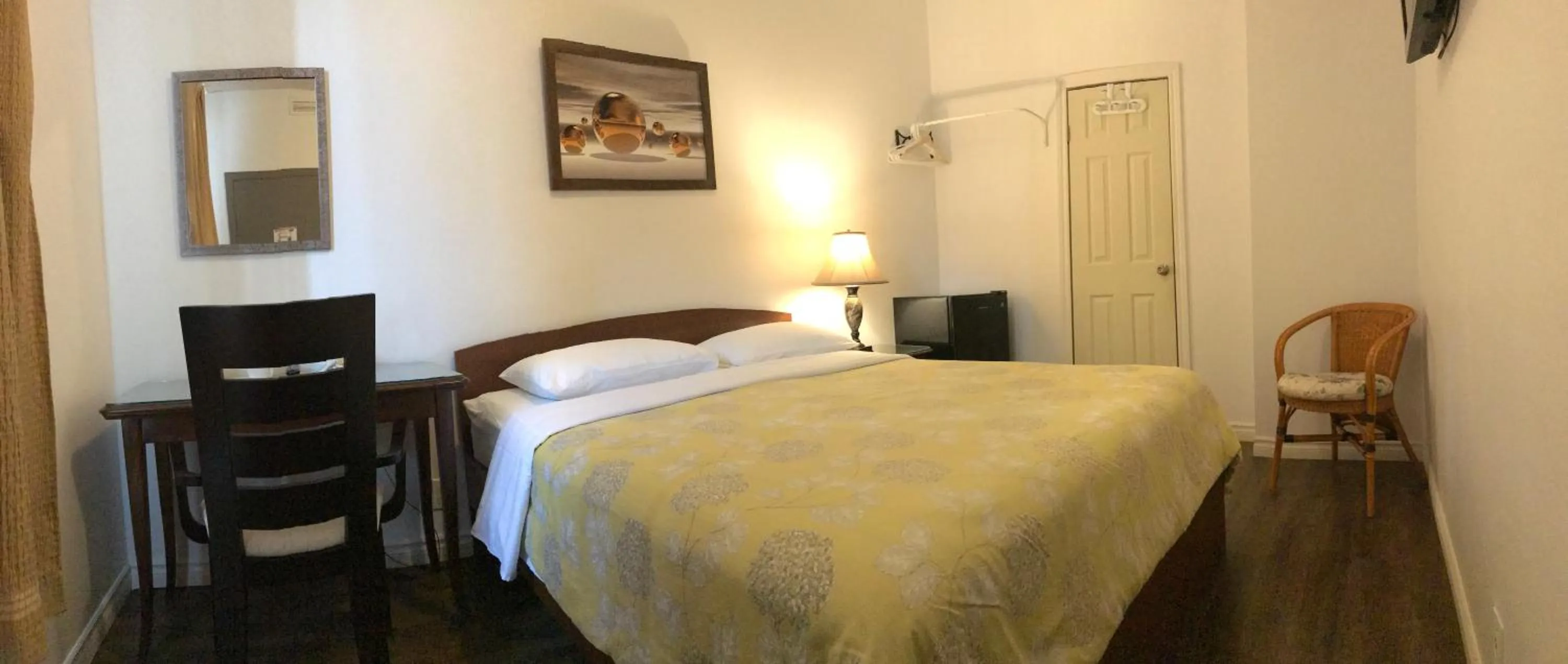 Bed in Hotel Bon Accueil