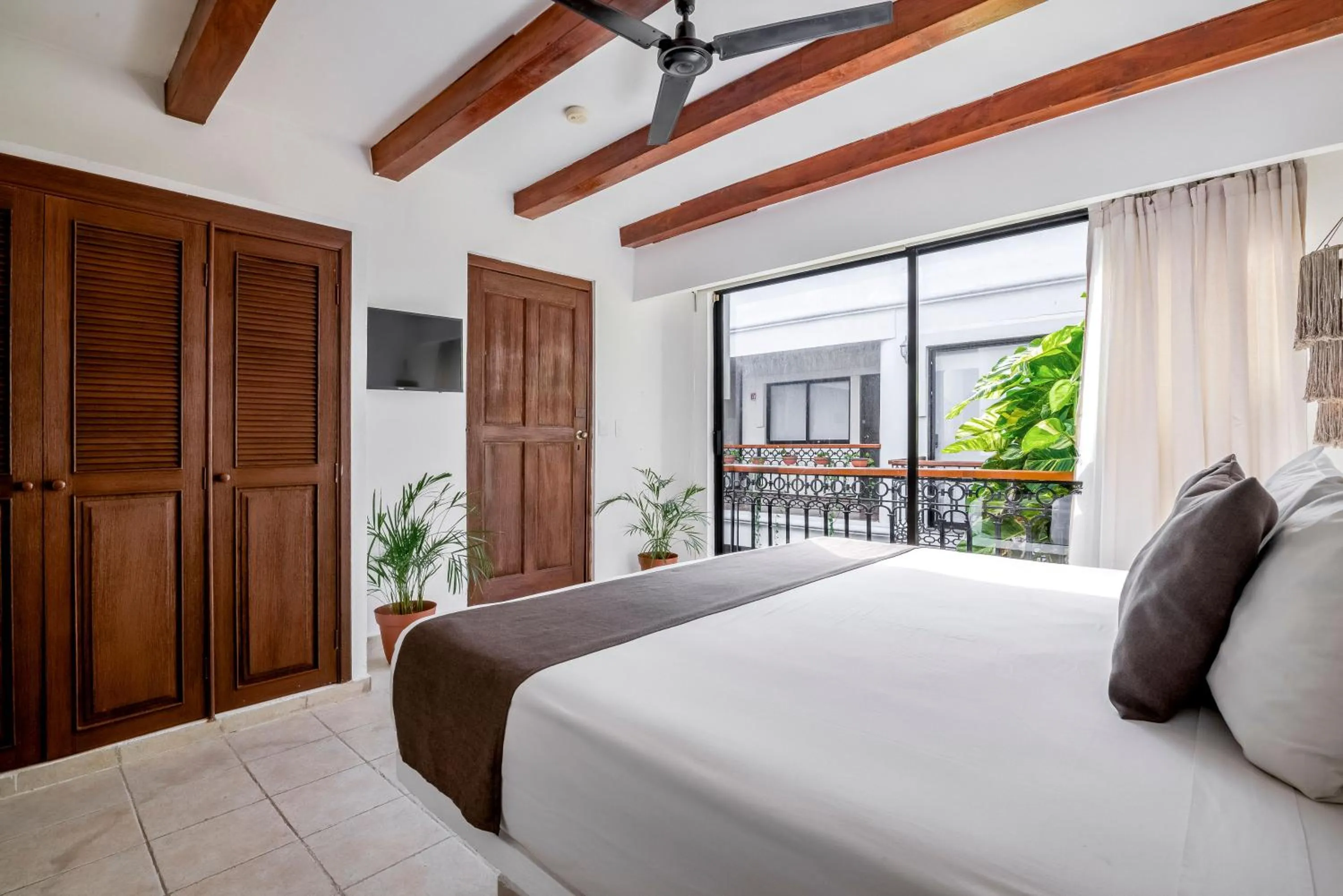 Inner courtyard view, Bed in Hotel Banana Boutique & Spa - 5th Av Playa del Carmen